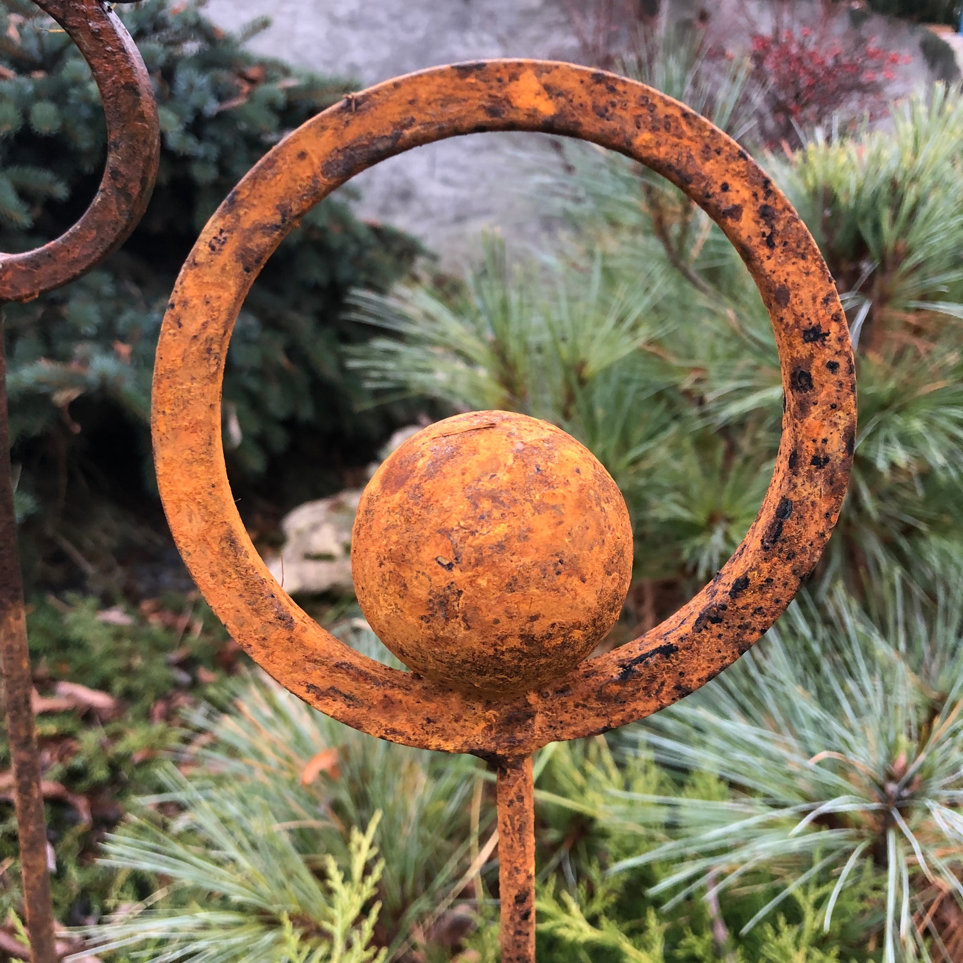 Rusty garden finials, Metal garden decor, metal yard art, outdoor metal decor, Rusty metal ring decor