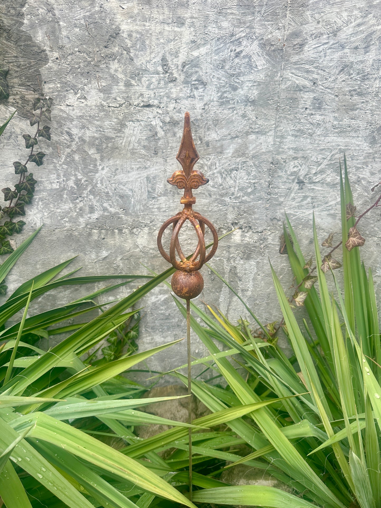 Rusty Metal garden stakes, Rusty garden finial, Metal garden decor, outdoor garden metal decor, Rusty metal garden decor