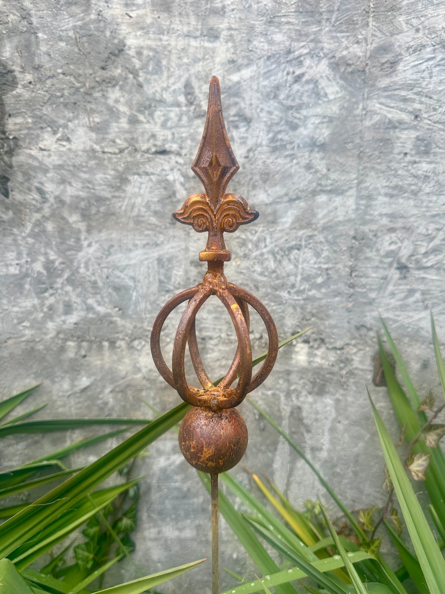 Rusty Metal garden stakes, Rusty garden finial, Metal garden decor, outdoor garden metal decor, Rusty metal garden decor
