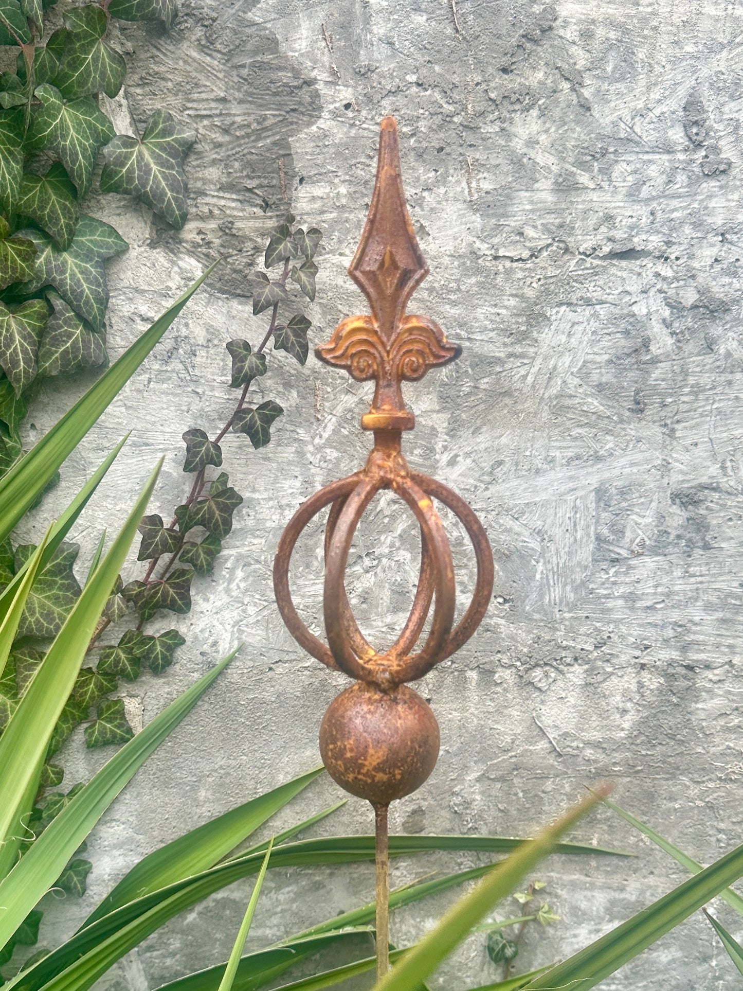 Rusty Metal garden stakes, Rusty garden finial, Metal garden decor, outdoor garden metal decor, Rusty metal garden decor