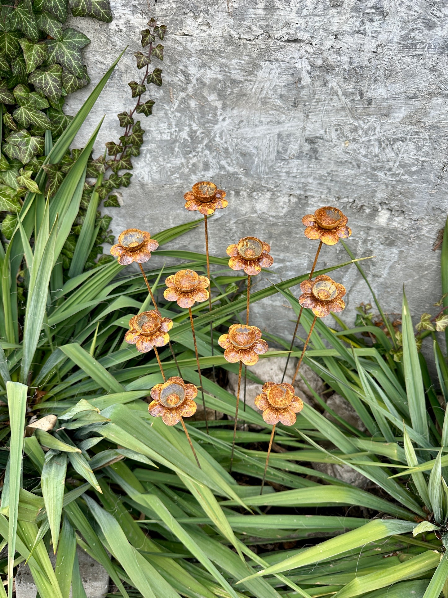 Set of 10 rusty Daffodil flowers, Narcissus head garden decoration, Metal garden decor, metal yard art, outdoor metal decor