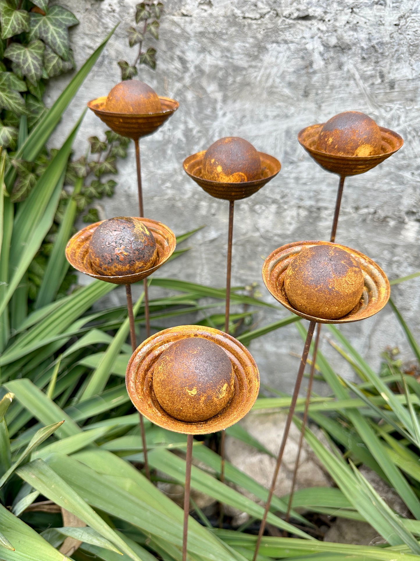 Rusty flower buds set of 6, Metal Rain Catchers, Bee Cups Outdoor Garden Decoration, Bees Garden Decoration, Water Station, Garden Stakes