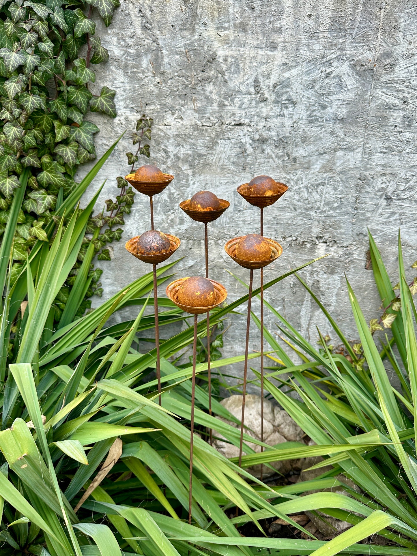 Rusty flower buds set of 6, Metal Rain Catchers, Bee Cups Outdoor Garden Decoration, Bees Garden Decoration, Water Station, Garden Stakes