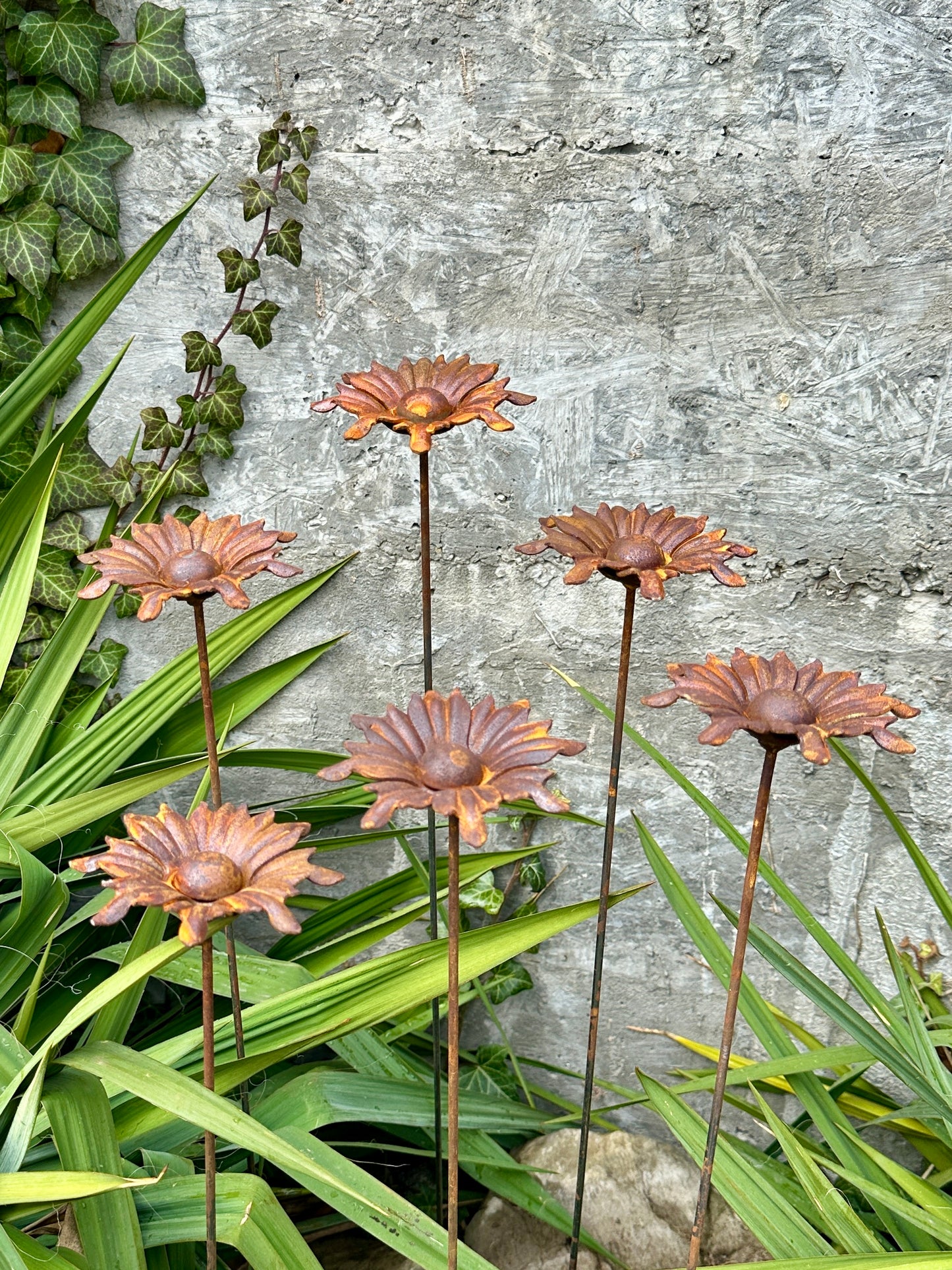 Metal garden decor, Rusty flowers set of 6, 6 Rusty flowers garden stakes, metal yard art, outdoor metal decor, Rusty metal garden decor