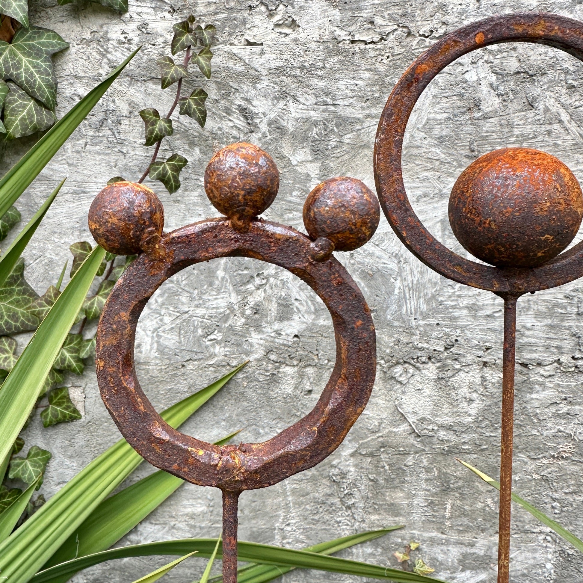 Garden stakes, Metal garden decor, Metal yard art, Outdoor metal decor, Rusty metal rings garden sculpture
