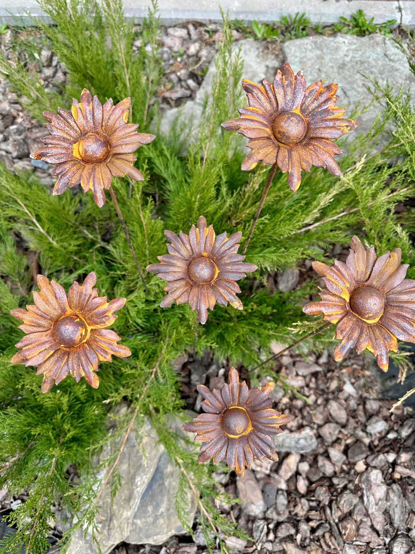Metal garden decor, Rusty flowers set of 6, 6 Rusty flowers garden stakes, metal yard art, outdoor metal decor, Rusty metal garden decor