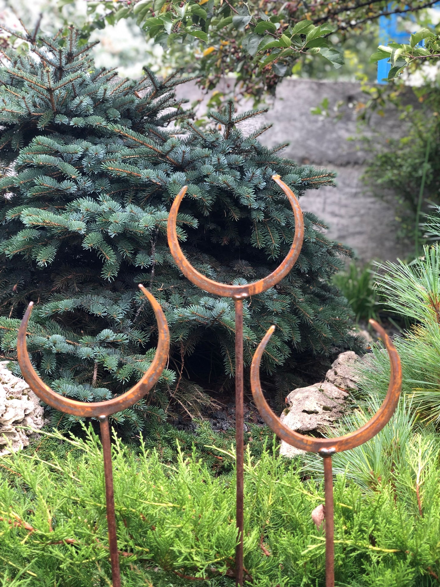 Rusted Metal Garden Finials – Set of 3 Decorative Garden Stakes