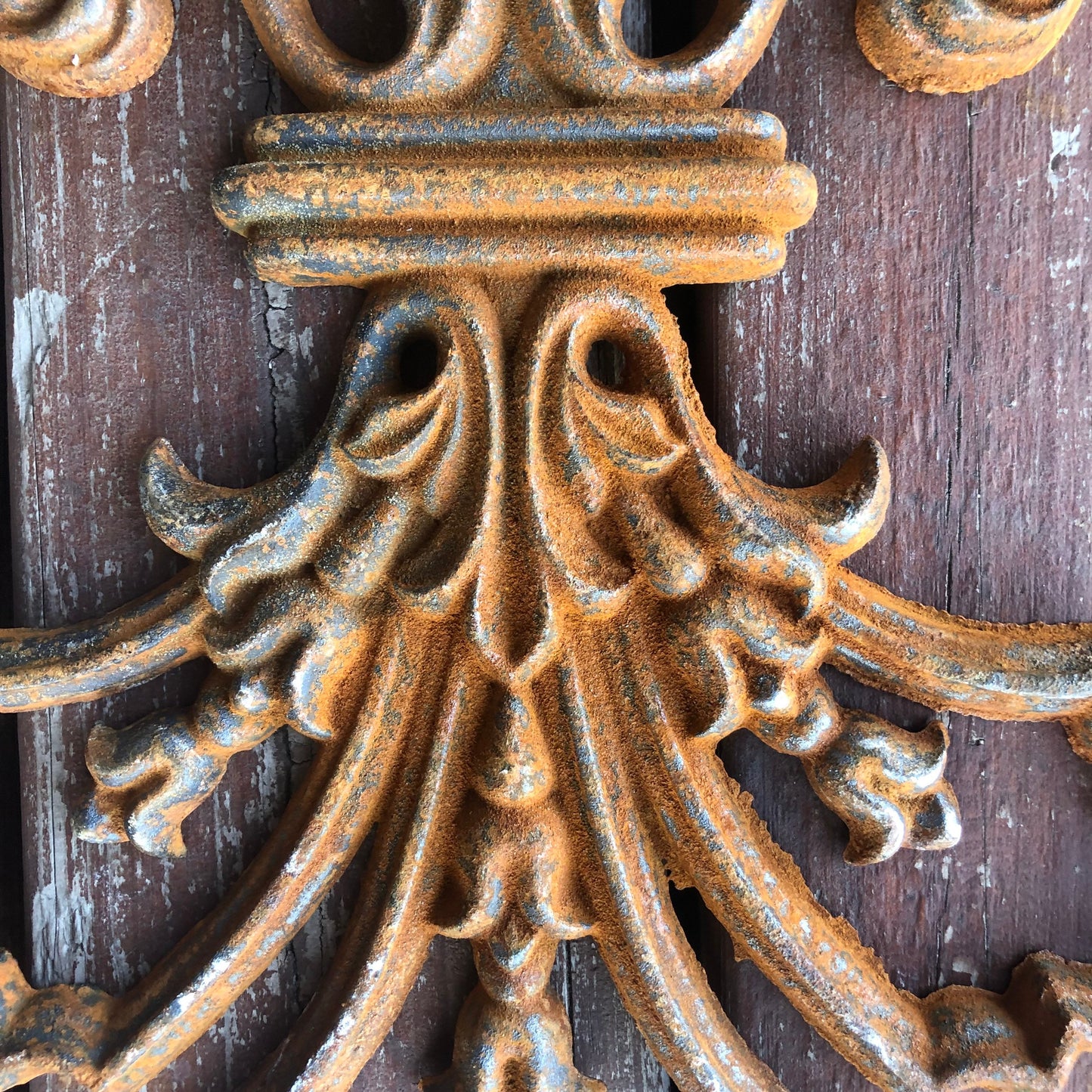 Rusty Metal Wall Decor: Embrace Rustic Boho Vibes with this Farmhouse Art Wall Hanging, Perfect for Rusty Home Decor and Boho Wall Art.