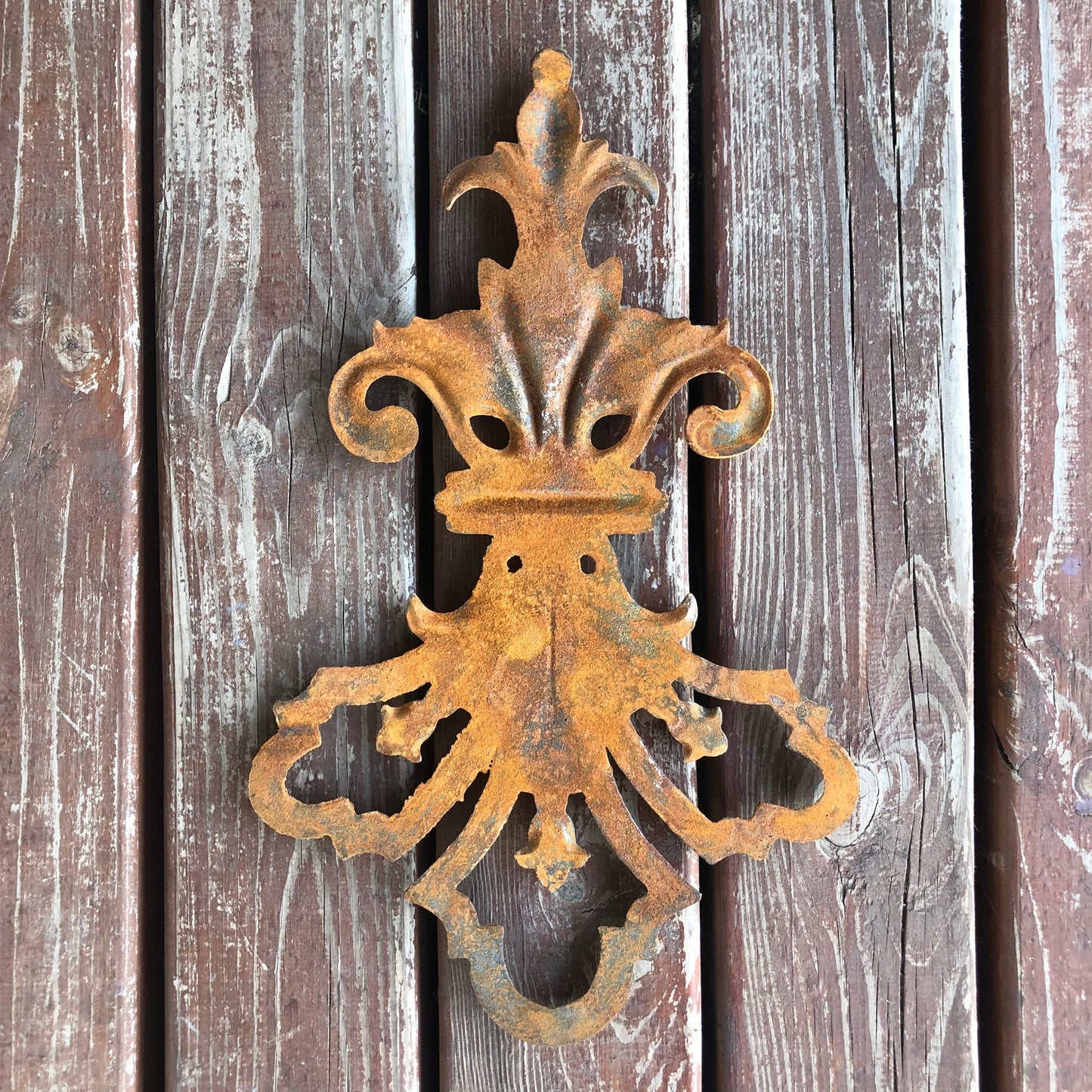 Rusty Metal Wall Decor: Embrace Rustic Boho Vibes with this Farmhouse Art Wall Hanging, Perfect for Rusty Home Decor and Boho Wall Art.