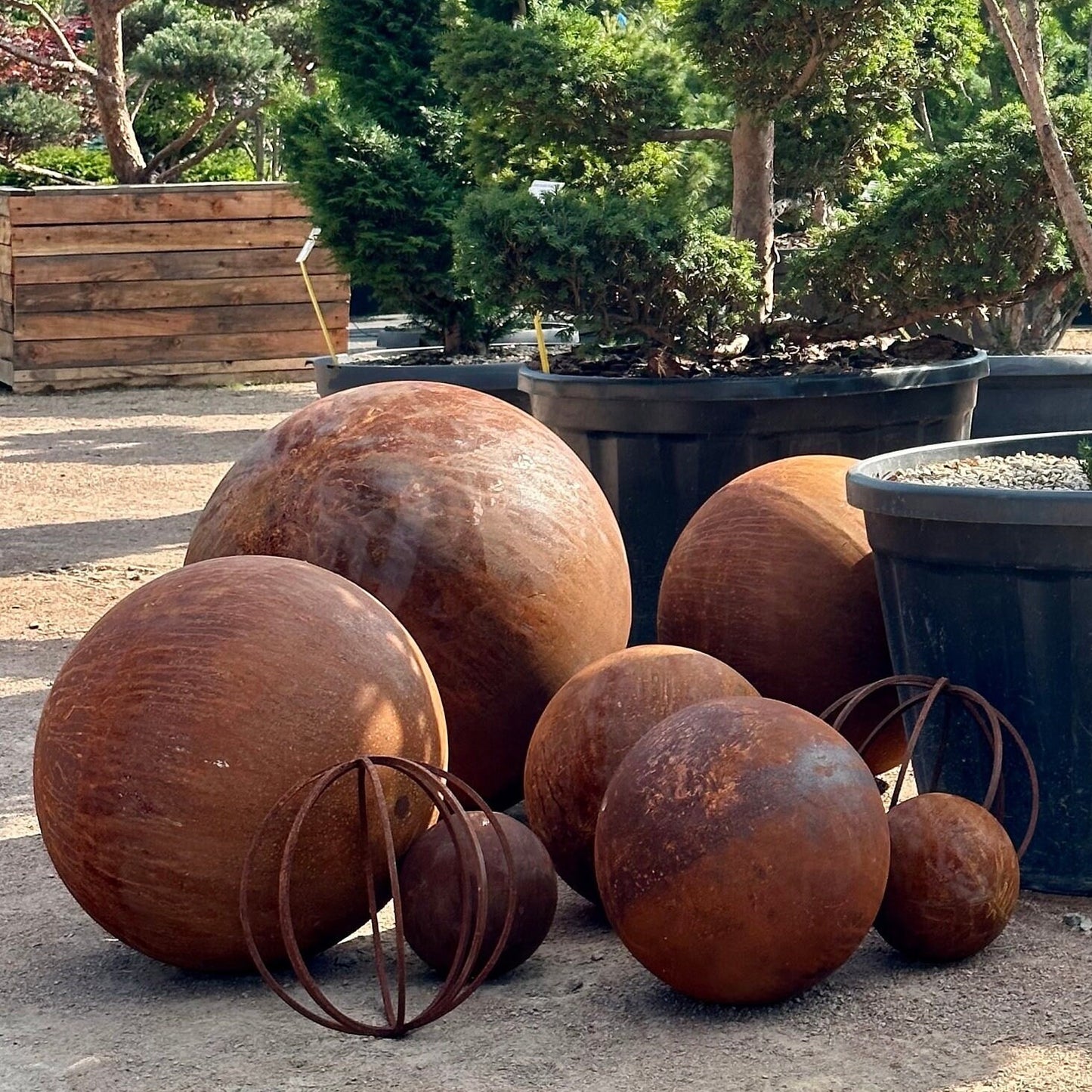 Big set of nine rusty metal spheres 27”, 20”, 14” and 8” in diameter - Contemporary Minimalistic Outdoor Garden Globes