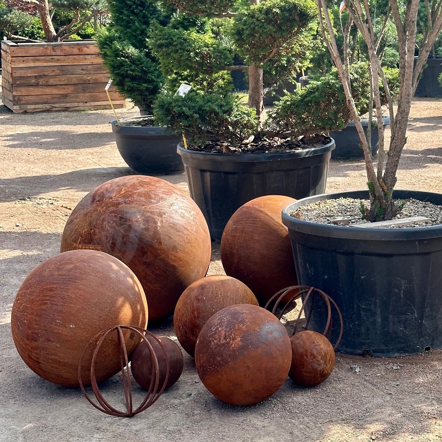 Big set of nine rusty metal spheres 27”, 20”, 14” and 8” in diameter - Contemporary Minimalistic Outdoor Garden Globes