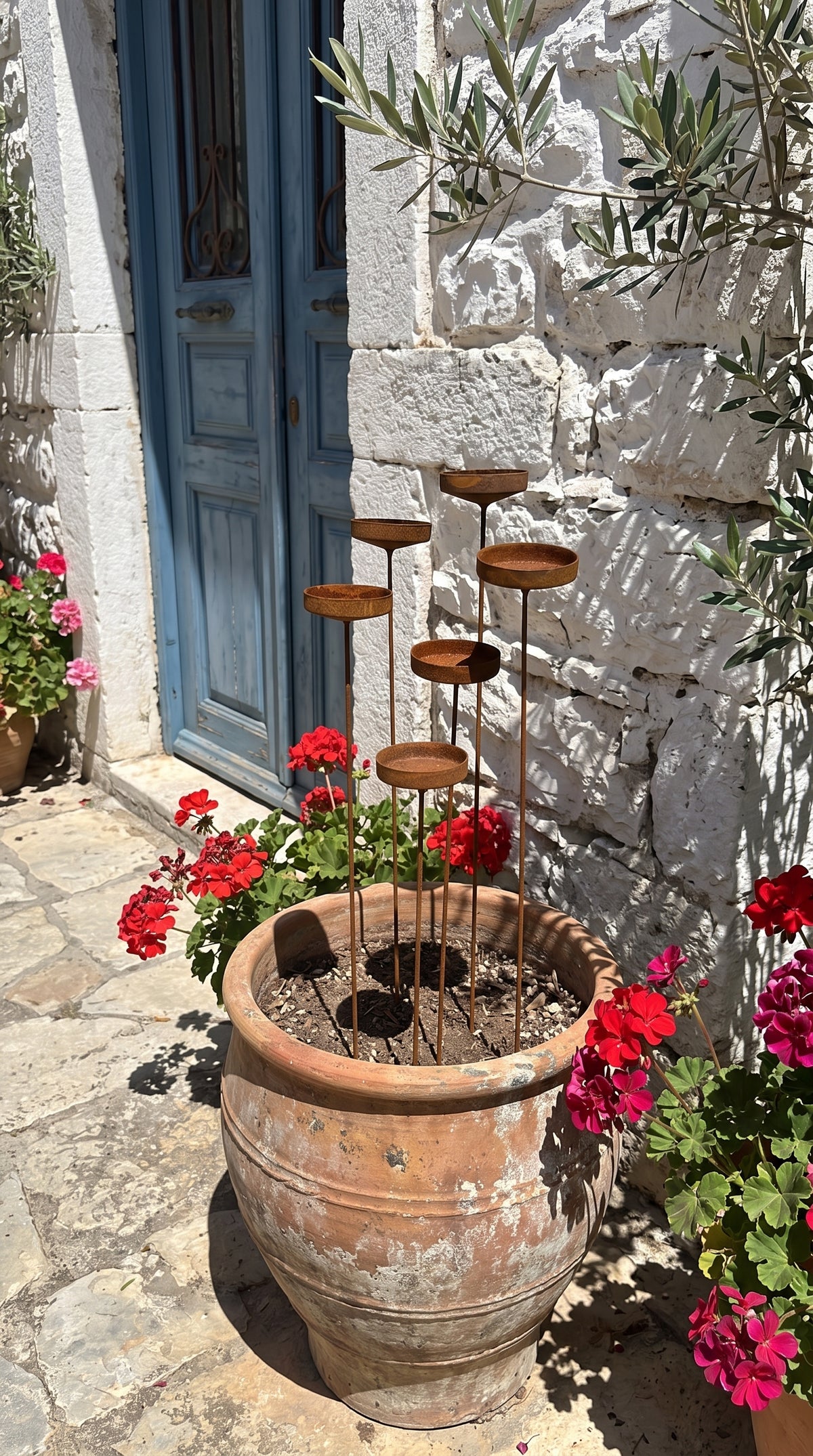 Estacas para jardín Rusty Flower - Mini recolectores de lluvia de metal, decoración única para jardín al aire libre