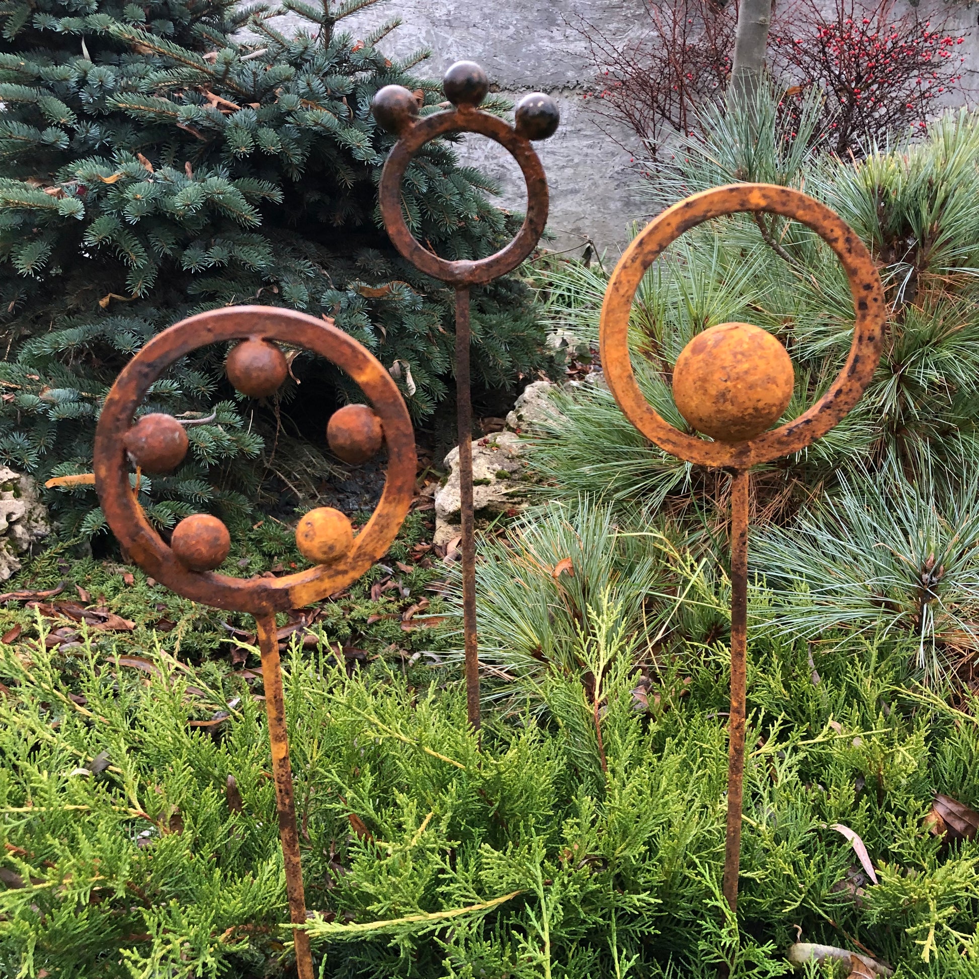 Set of 3 Rusty Metal garden stakes, Rusty garden finials, Metal garden decor, metal yard art, outdoor metal decor, Rusty metal ring decor