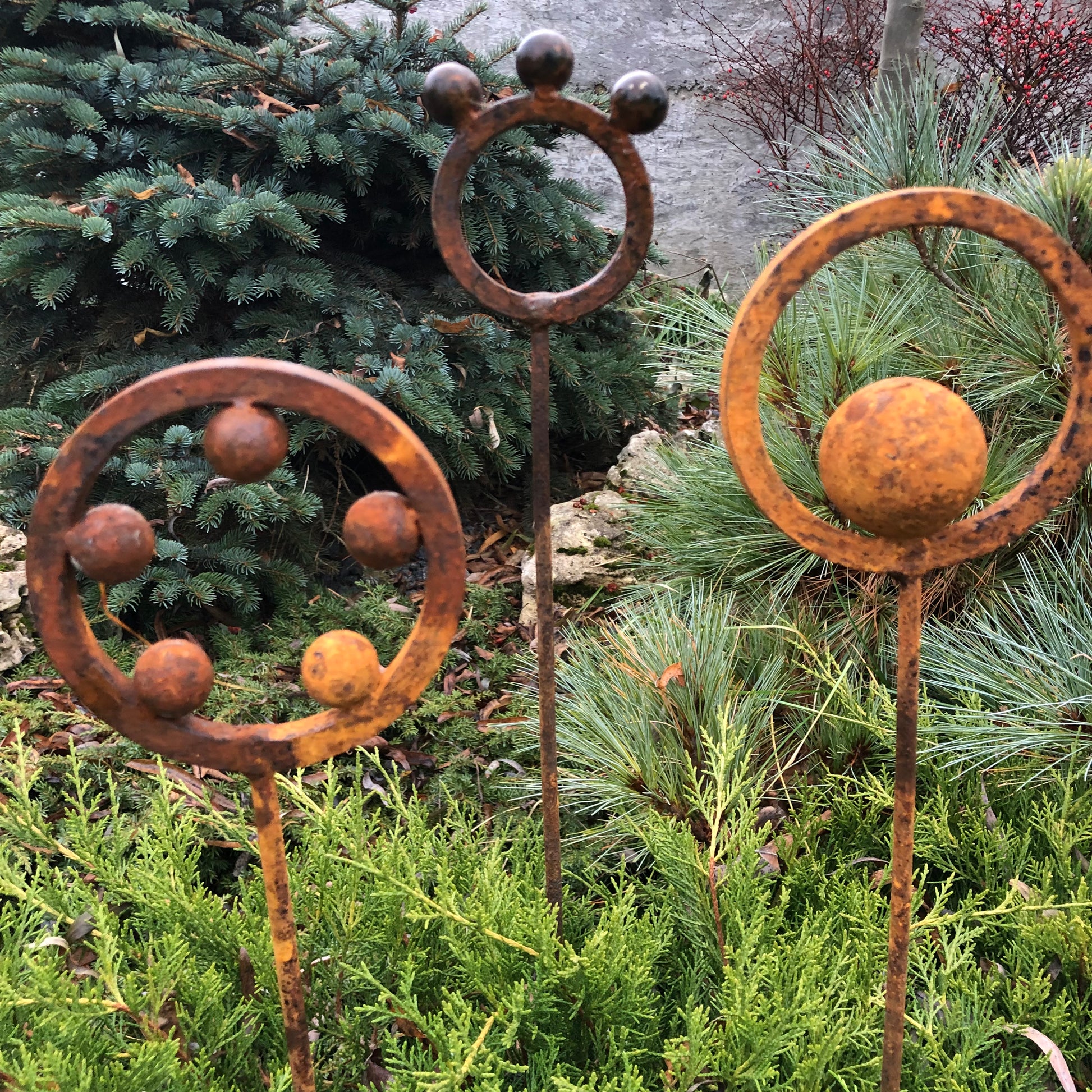 Set of 3 Rusty Metal garden stakes, Rusty garden finials, Metal garden decor, metal yard art, outdoor metal decor, Rusty metal ring decor