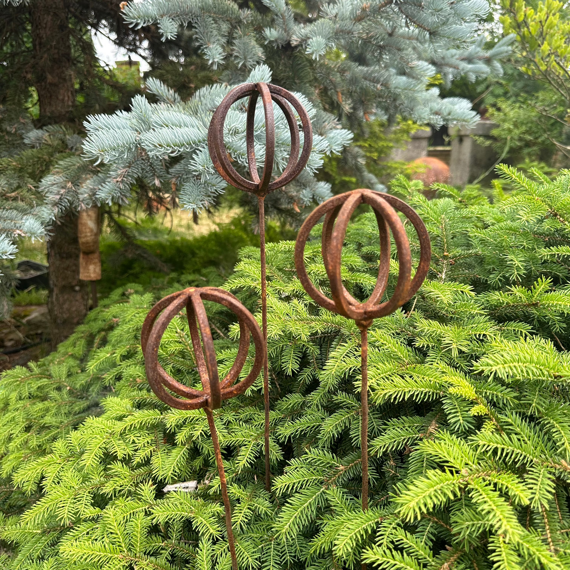 Rustic metal set of 3 will place decorative accent in the garden compositions and landscape, create an atmosphere of romance and coziness in your home.