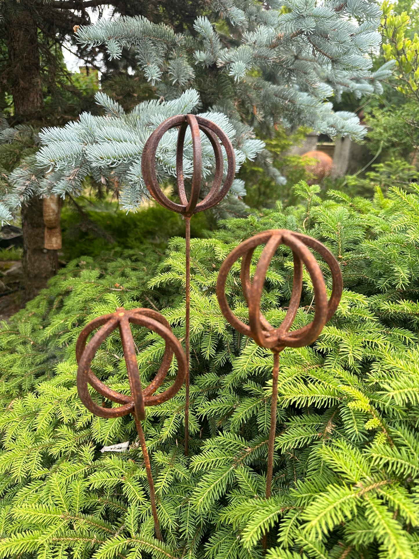 Rustic metal set of 3 will place decorative accent in the garden compositions and landscape, create an atmosphere of romance and coziness in your home.