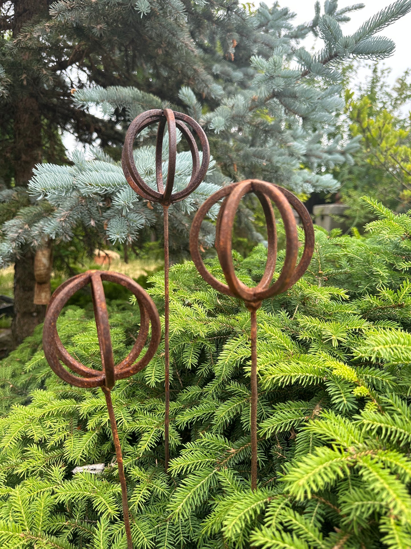 Rustic metal set of 3 will place decorative accent in the garden compositions and landscape, create an atmosphere of romance and coziness in your home.