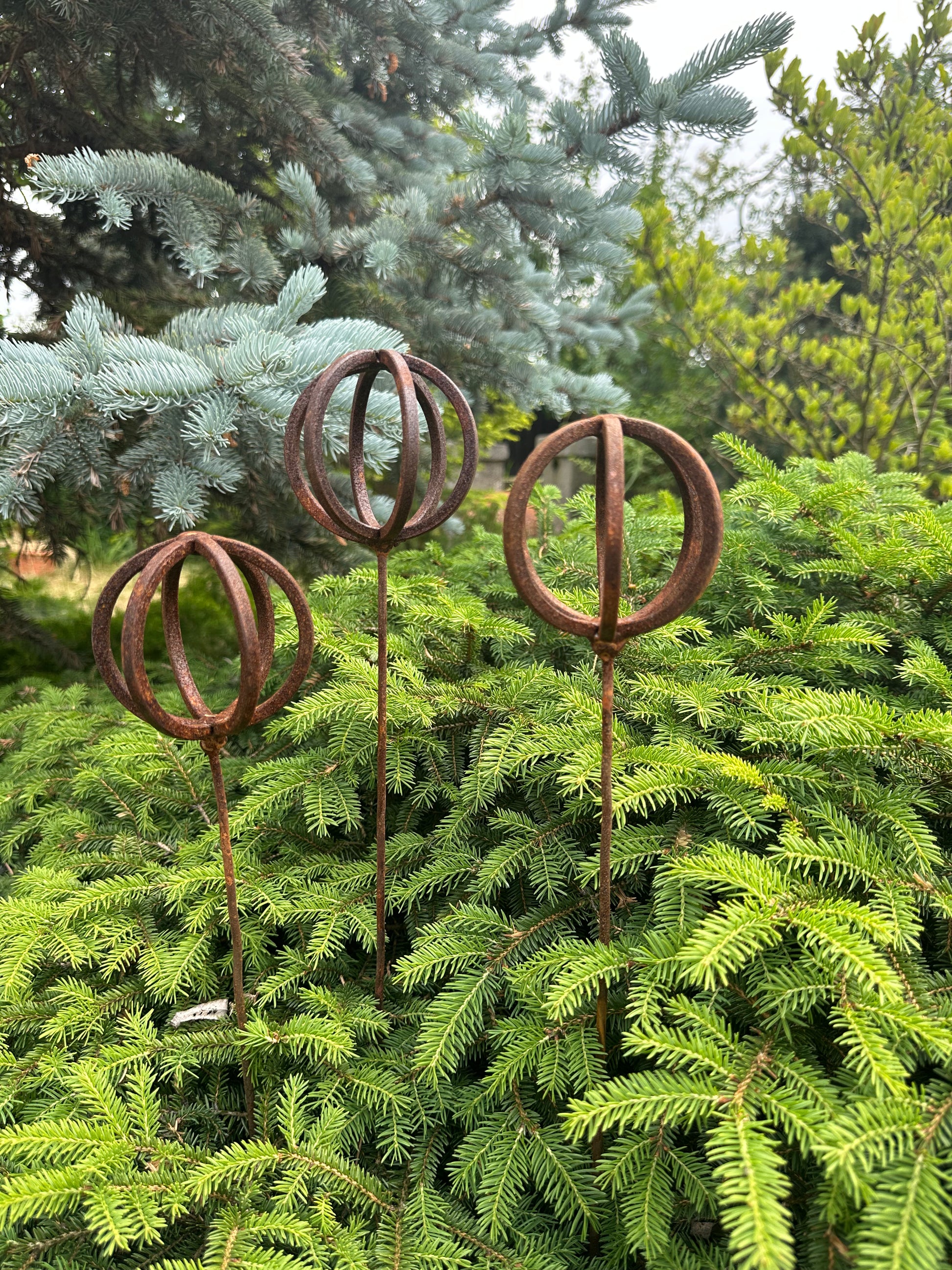 Rustic metal set of 3 will place decorative accent in the garden compositions and landscape, create an atmosphere of romance and coziness in your home.