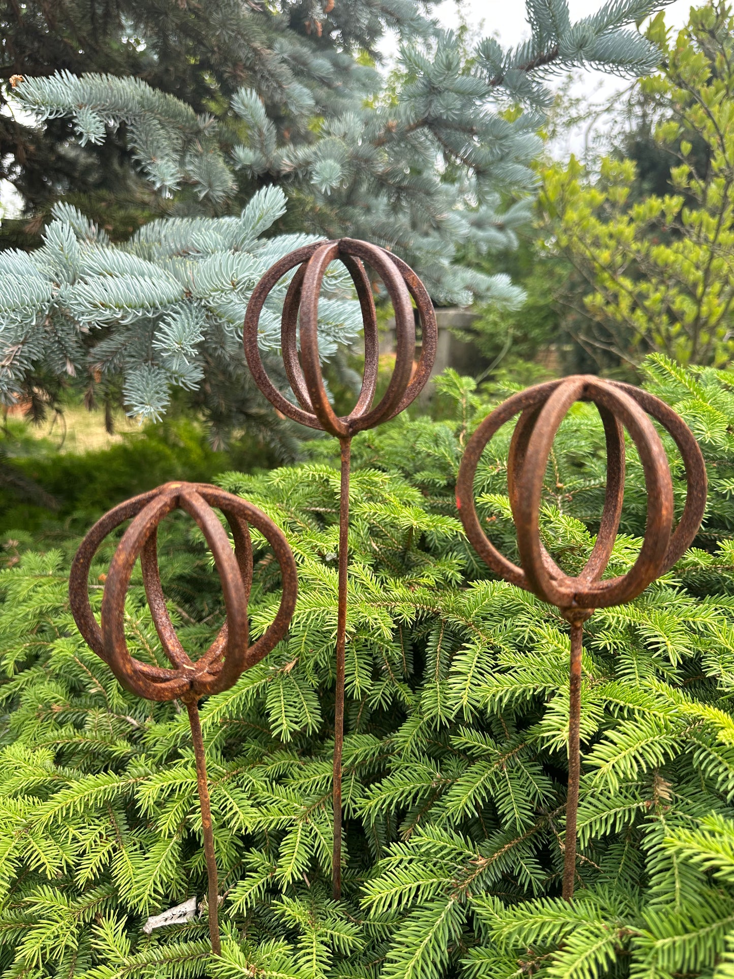 Rustic metal set of 3 will place decorative accent in the garden compositions and landscape, create an atmosphere of romance and coziness in your home.