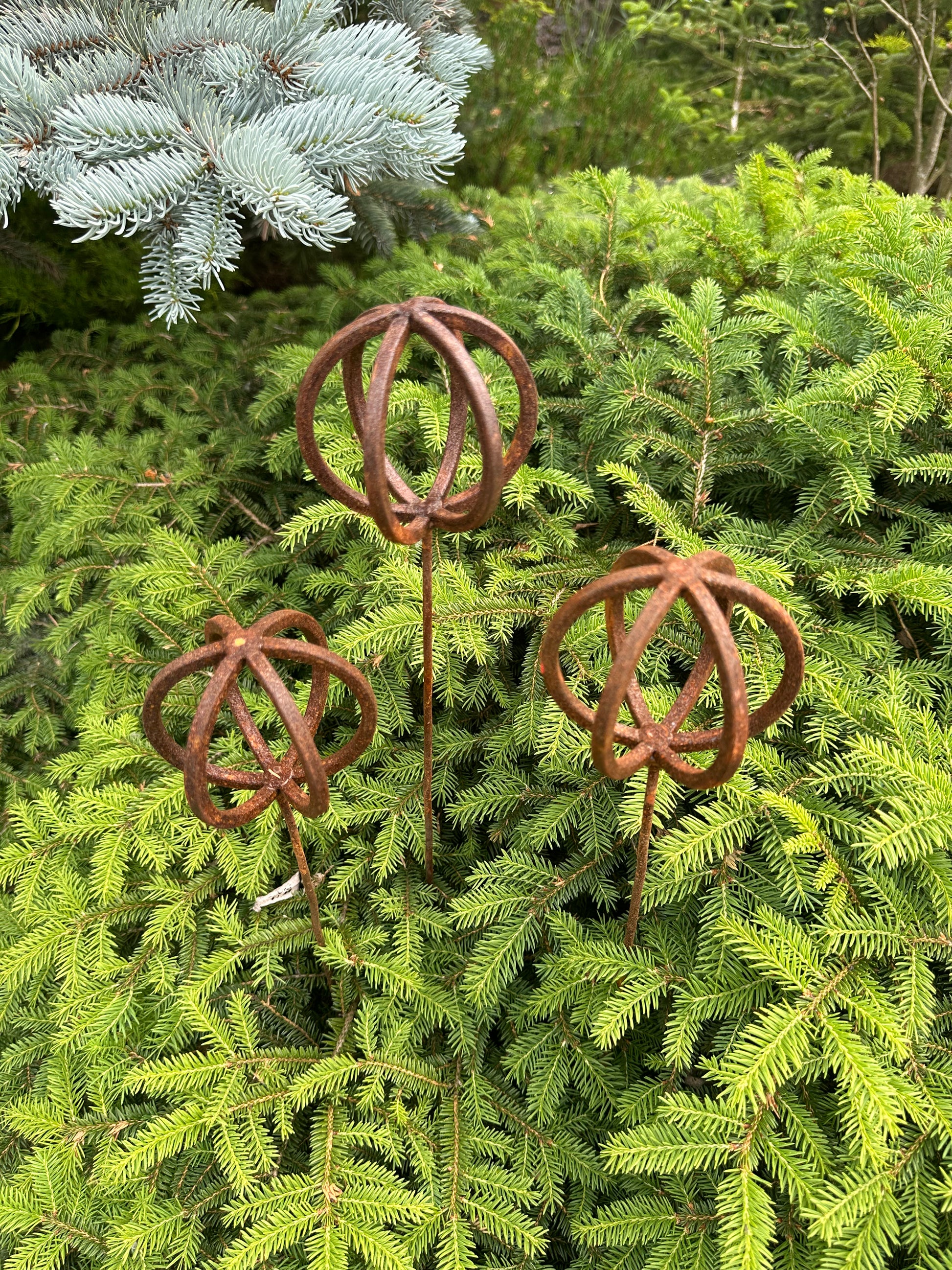 Rustic metal set of 3 will place decorative accent in the garden compositions and landscape, create an atmosphere of romance and coziness in your home.