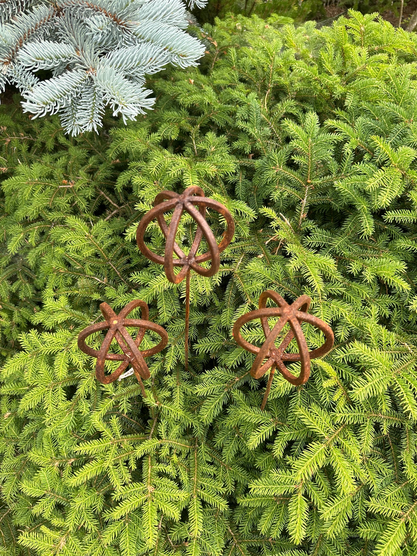 Rustic metal set of 3 will place decorative accent in the garden compositions and landscape, create an atmosphere of romance and coziness in your home.