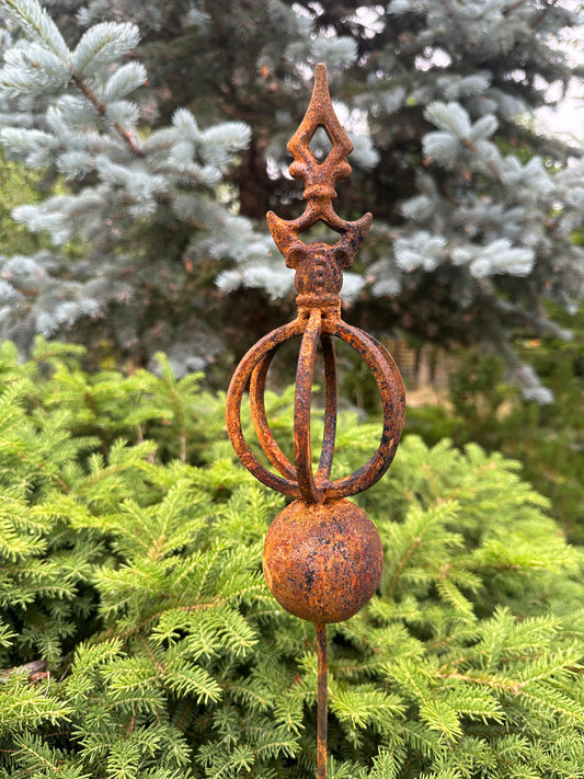 Rusty Metal garden stakes, Rusty garden finial, Metal garden decor, outdoor garden metal decor, Rusty metal garden decor