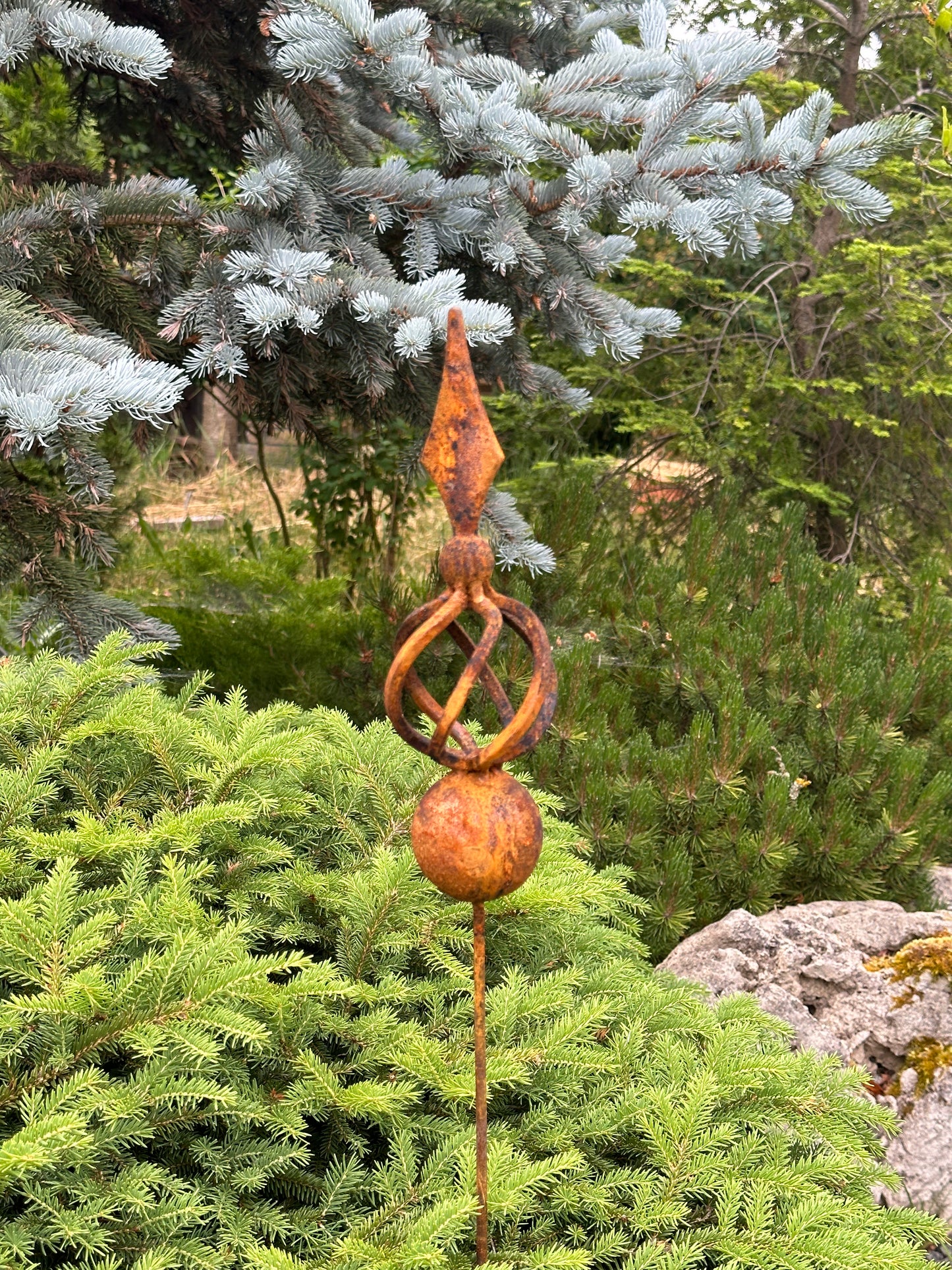 Rusty Metal garden stakes, Rusty garden finial, Metal garden decor, outdoor garden metal decor, Rusty metal garden decor