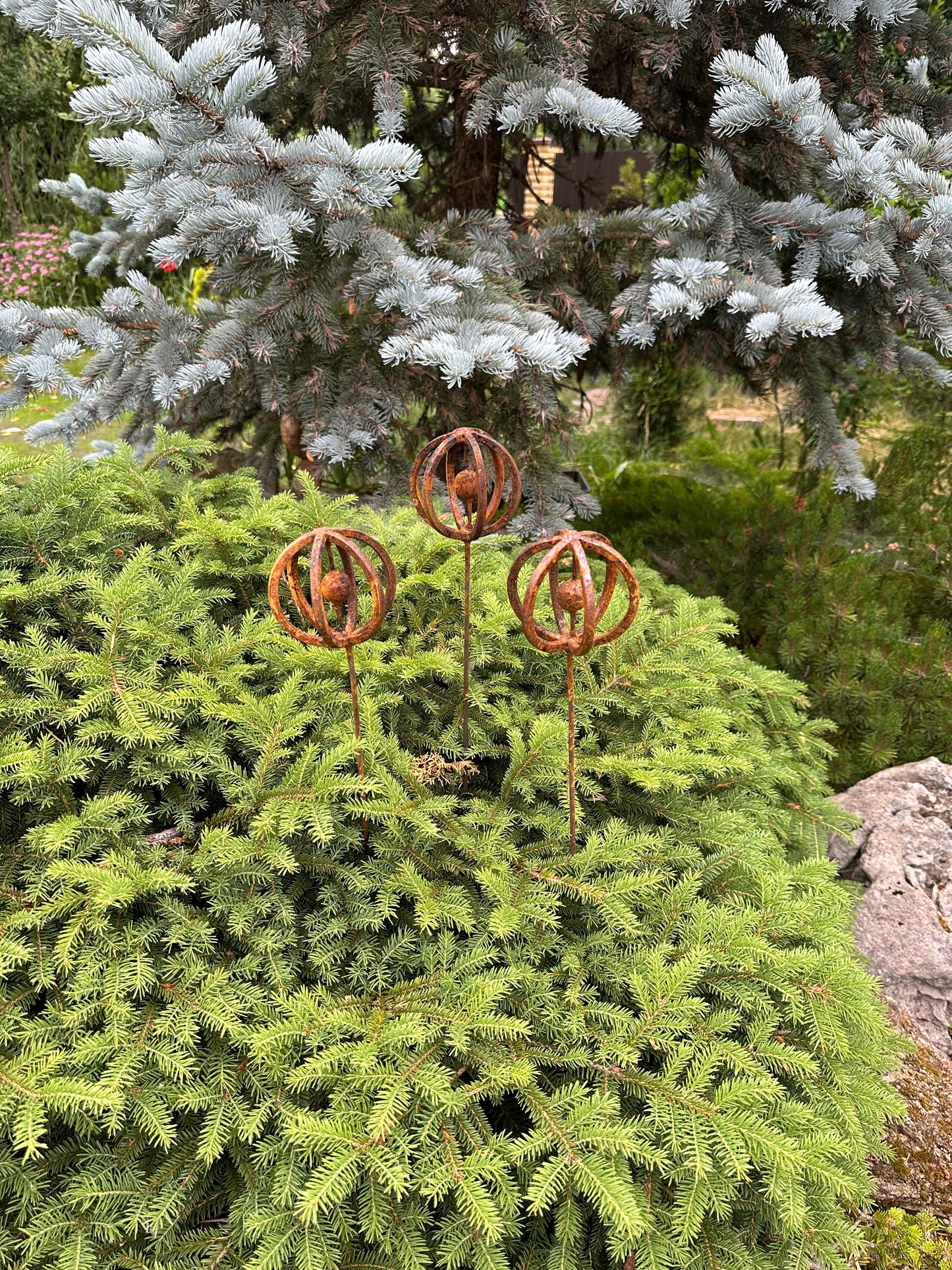 Modern minimalist garden stakes, Rusty Metal garden outdoor decor