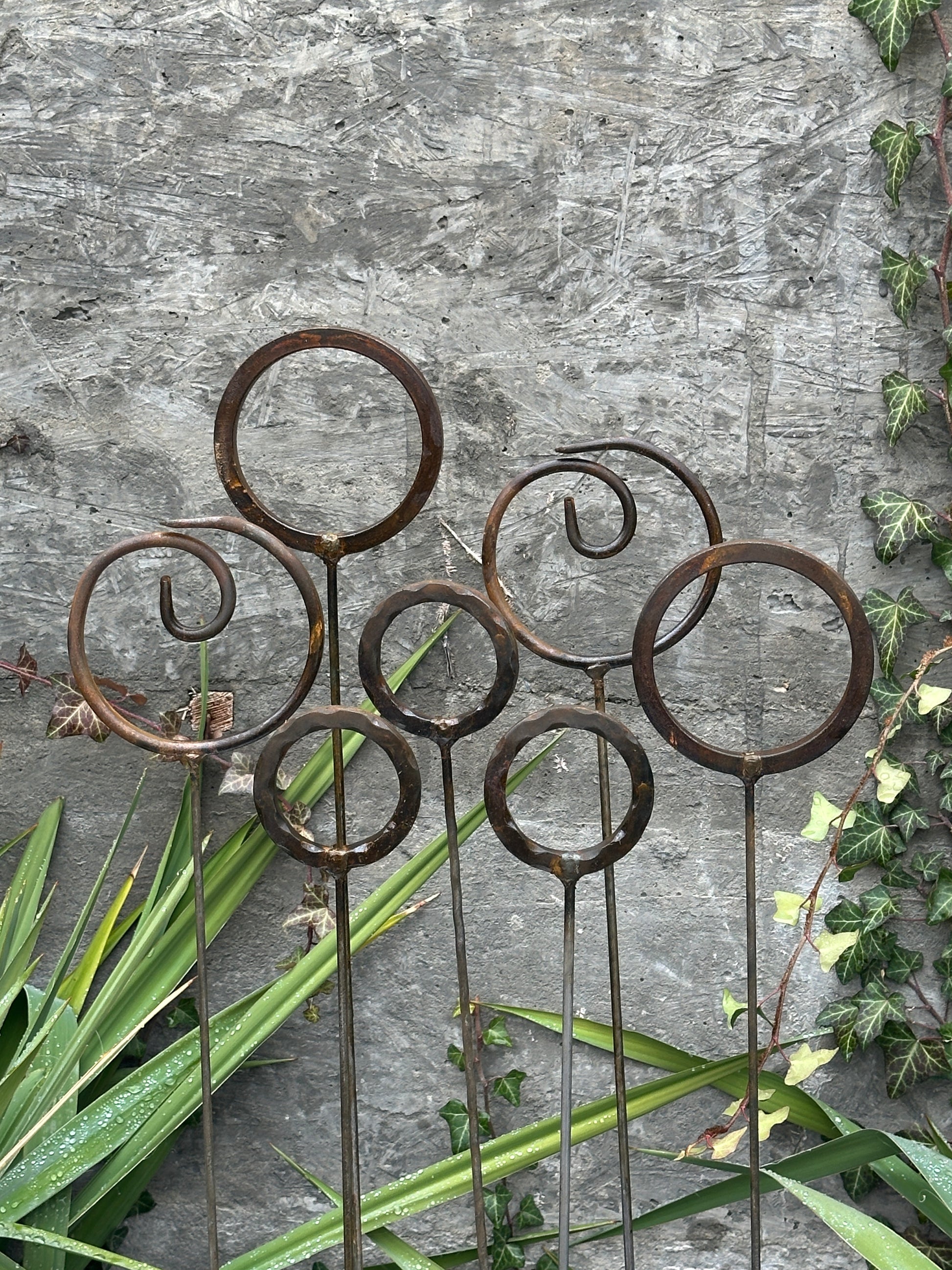 Set of 7 Rusty Metal garden stakes, Rusty garden finials, Metal garden decor, metal yard art, outdoor metal decor, Rusty metal ring decor