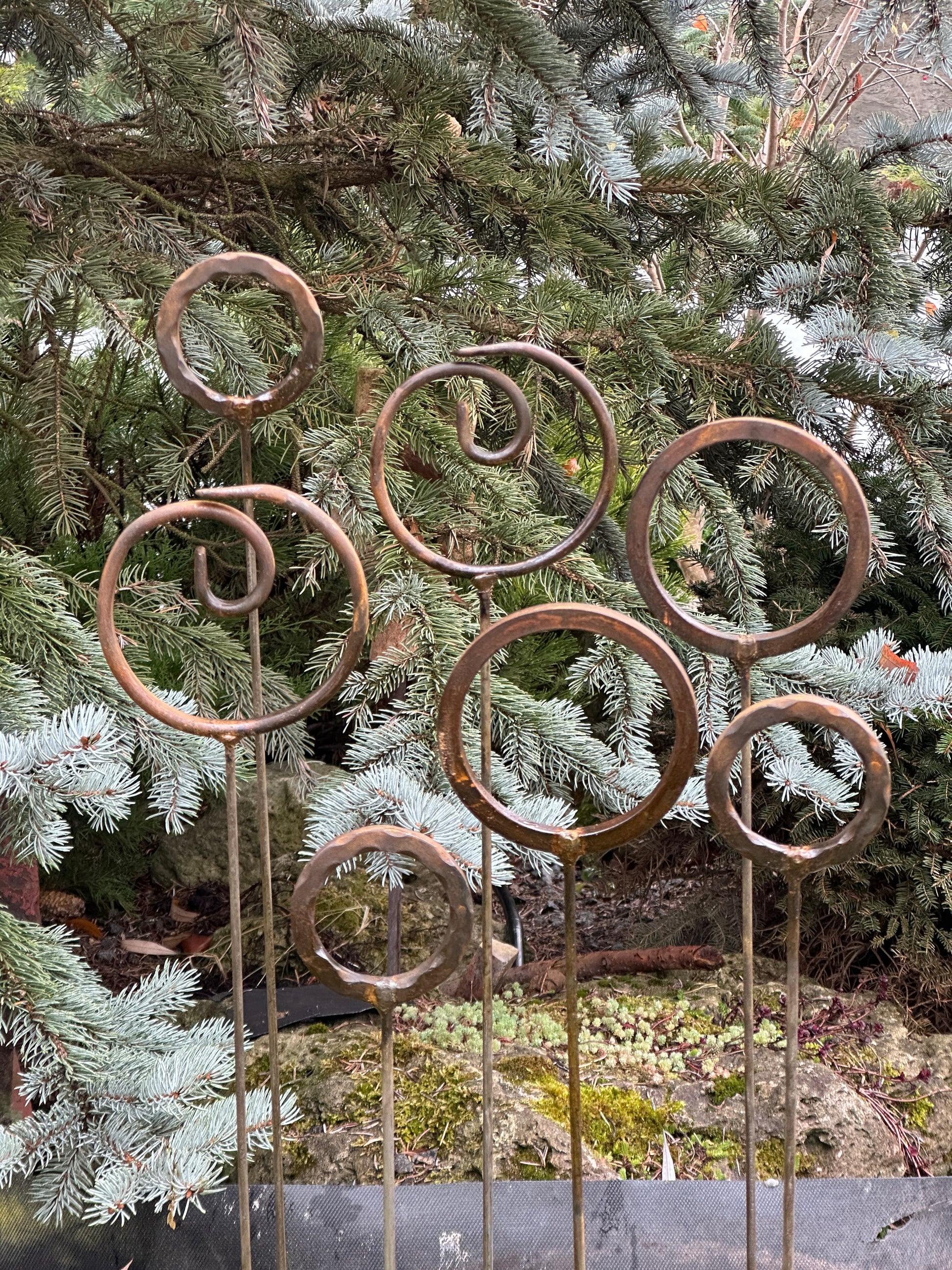 Set of 7 Rusty Metal garden stakes, Rusty garden finials, Metal garden decor, metal yard art, outdoor metal decor, Rusty metal ring decor