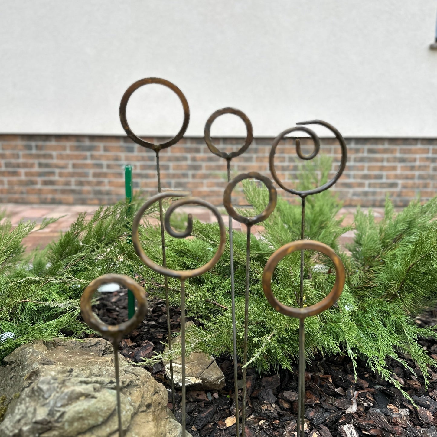 Set of 7 Rusty Metal garden stakes, Rusty garden finials, Metal garden decor, metal yard art, outdoor metal decor, Rusty metal ring decor