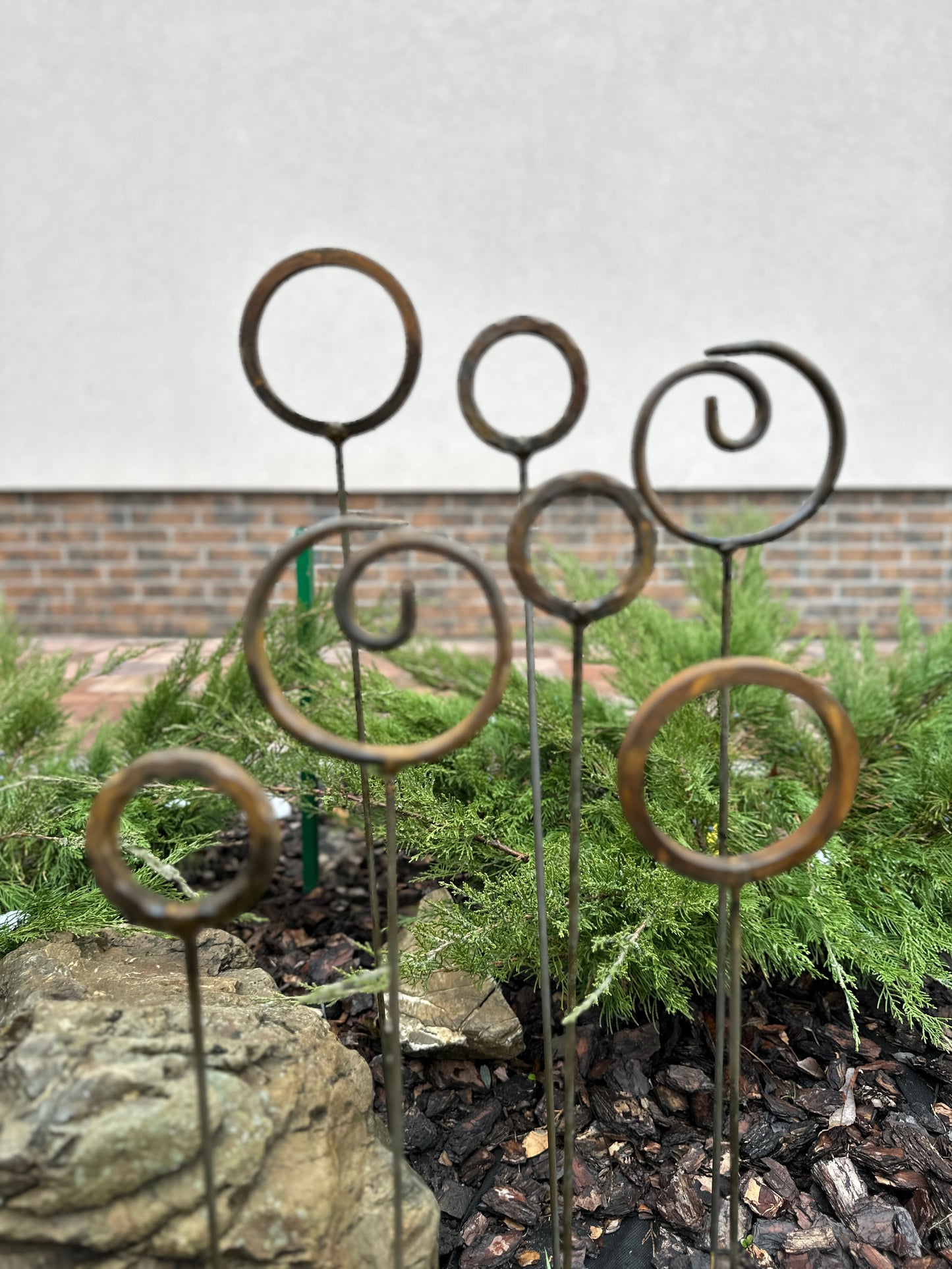 Set of 7 Rusty Metal garden stakes, Rusty garden finials, Metal garden decor, metal yard art, outdoor metal decor, Rusty metal ring decor