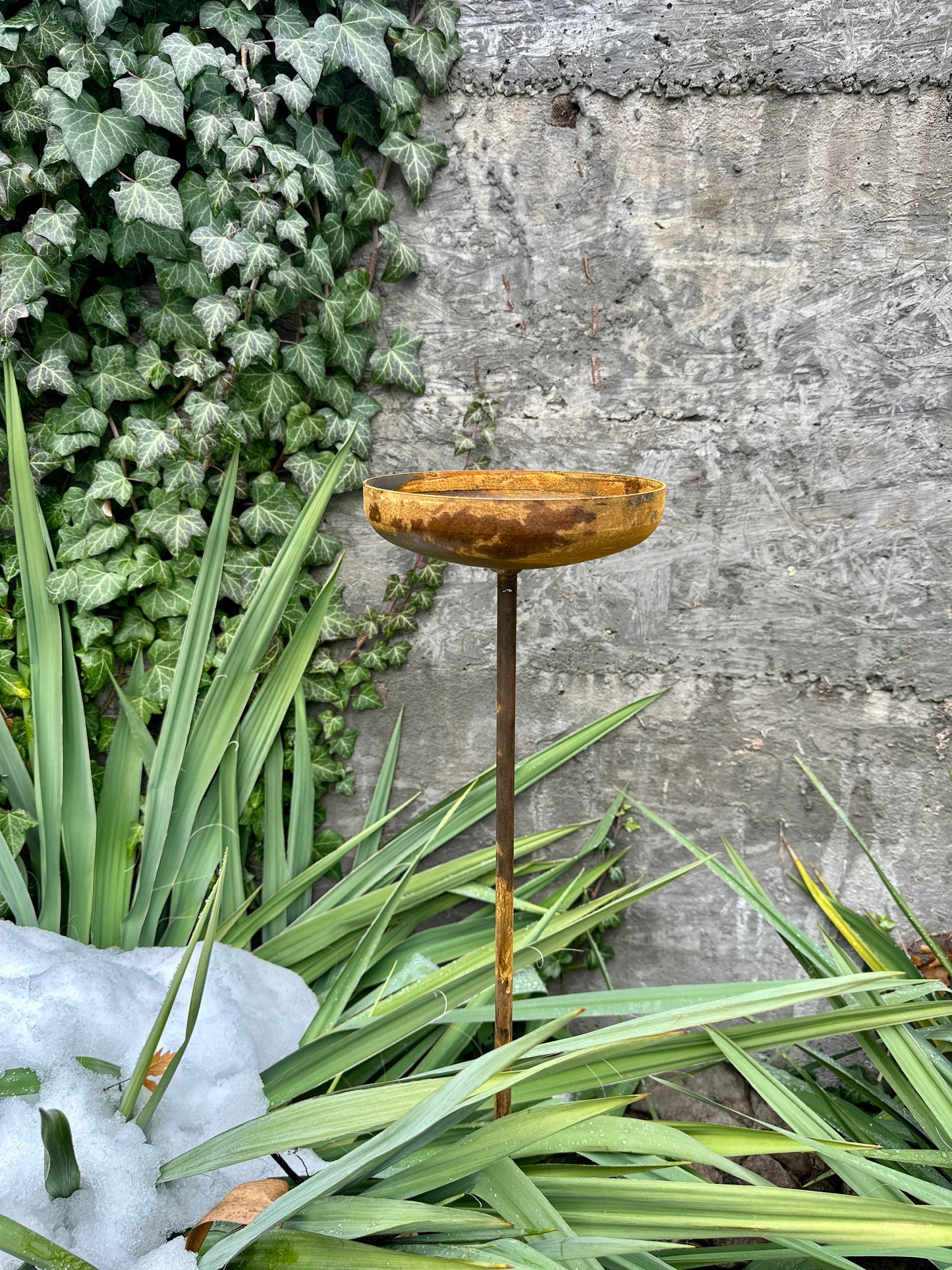 Recogedor de lluvia, estacas de metal oxidado de 8" para jardín de flores, decoración de jardín para bebedero de pájaros