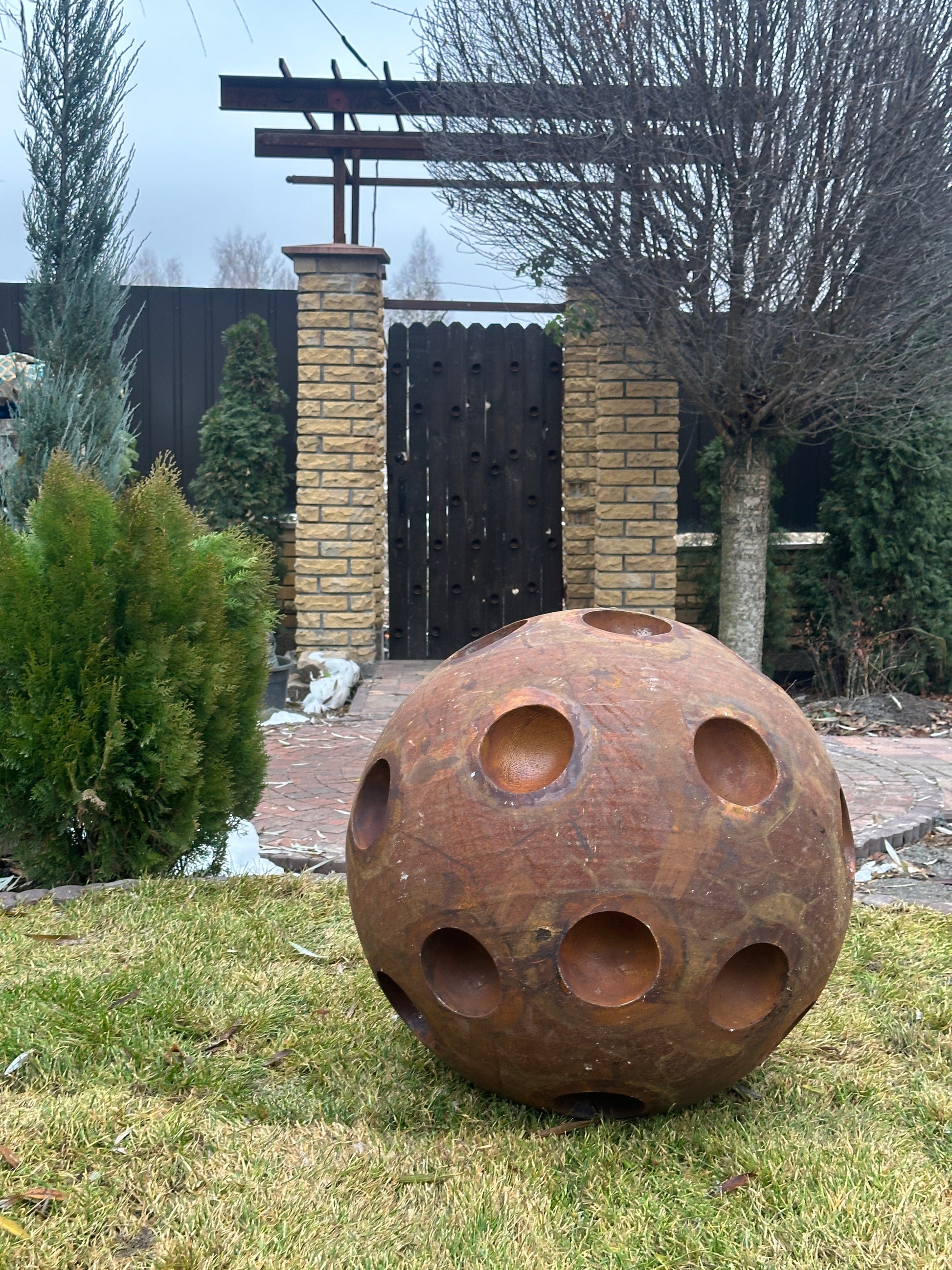 20'' Rusty Metal Sphere Sculpture – Modern art for your garden, patio or home. Perfect as a centerpiece, landscape decor, or artistic accent