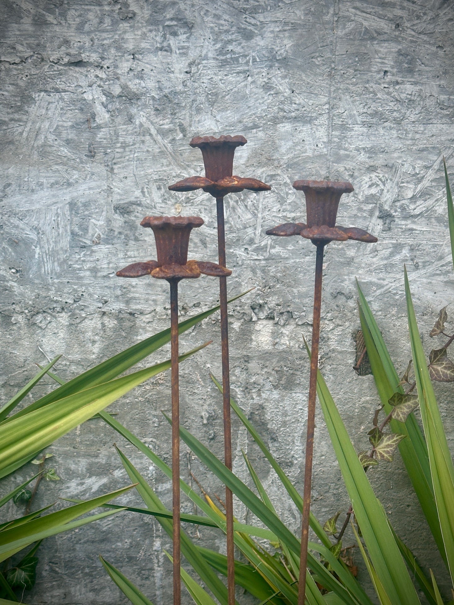 Metal flower garden stake, Rustic Bell-Shaped Flower Décor – Handmade Metal Narcissus Set of 3, Gardening Gift