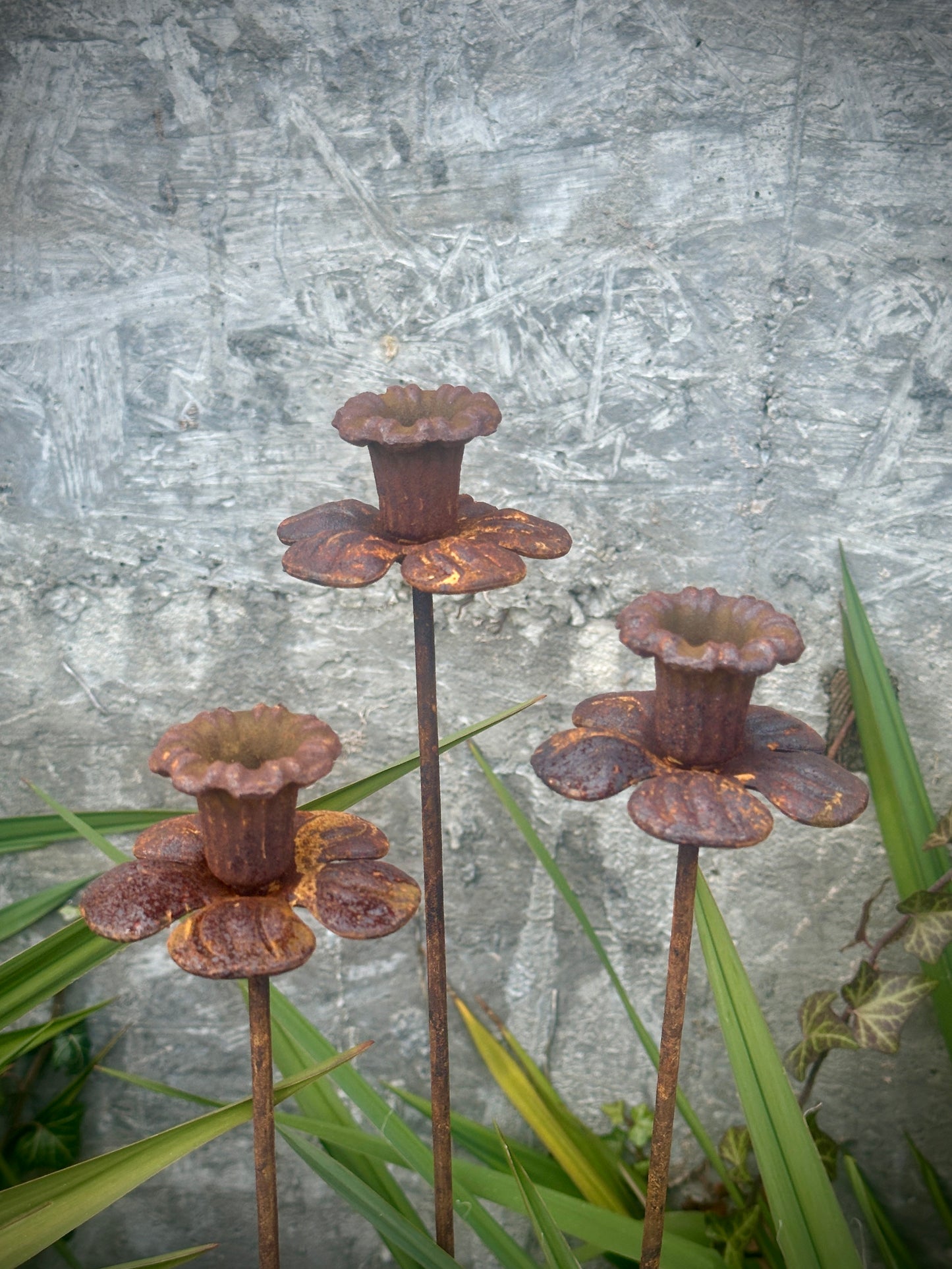 Metal flower garden stake, Rustic Bell-Shaped Flower Décor – Handmade Metal Narcissus Set of 3, Gardening Gift