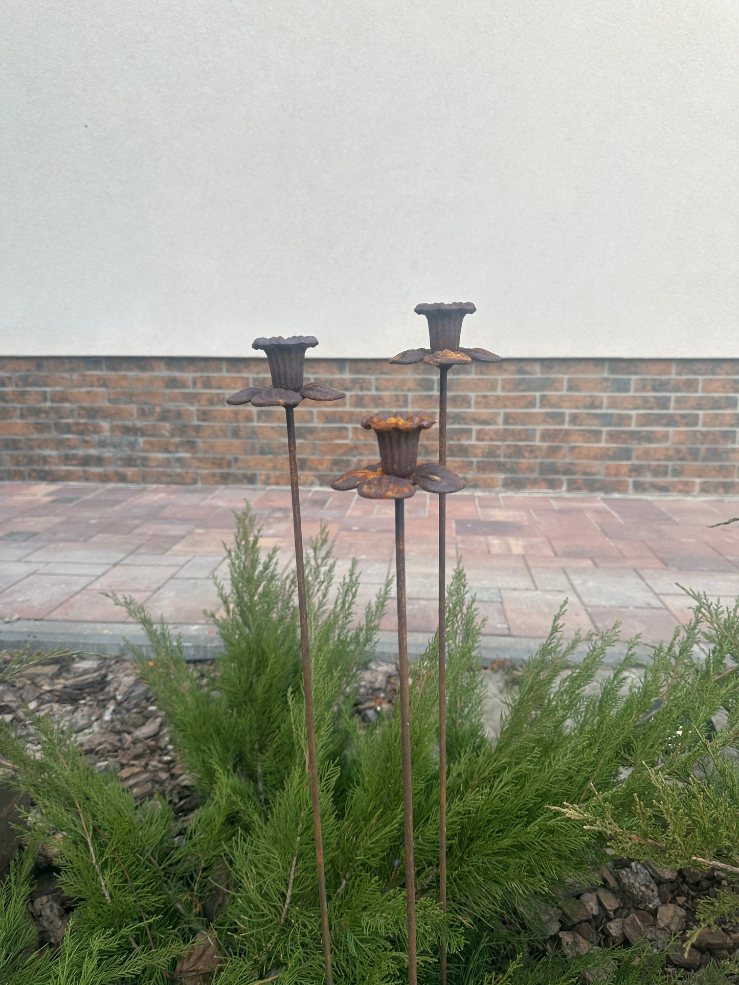 Metal flower garden stake, Rustic Bell-Shaped Flower Décor – Handmade Metal Narcissus Set of 3, Gardening Gift