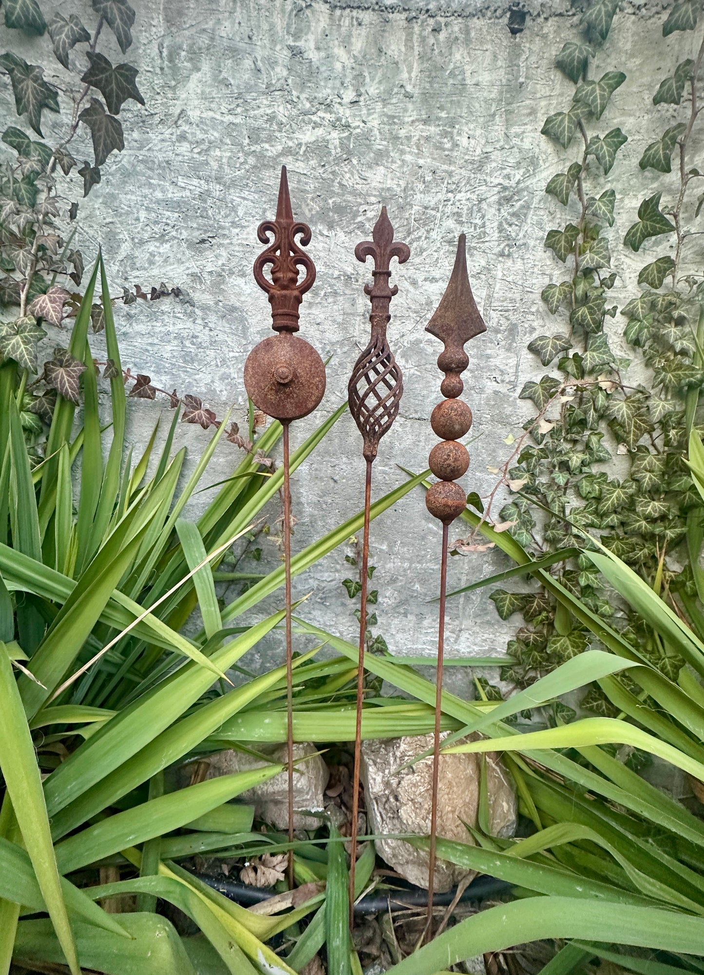 Rusty Garden Finial – Metal Garden Stakes, Rustic Yard Art, Flower Pot Decor, Rustic Yard Art with Fleur-de-lis Design Unique Gift Idea