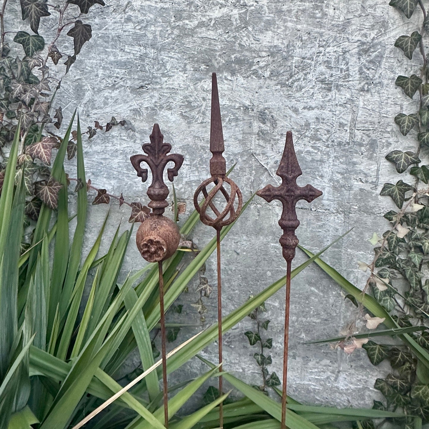 Rusty garden finial, Rusty Metal garden stakes, Metal garden decor, Yard Art, Rustic Yard Stakes, Garden Art, Present Gift Idea Flower Pot