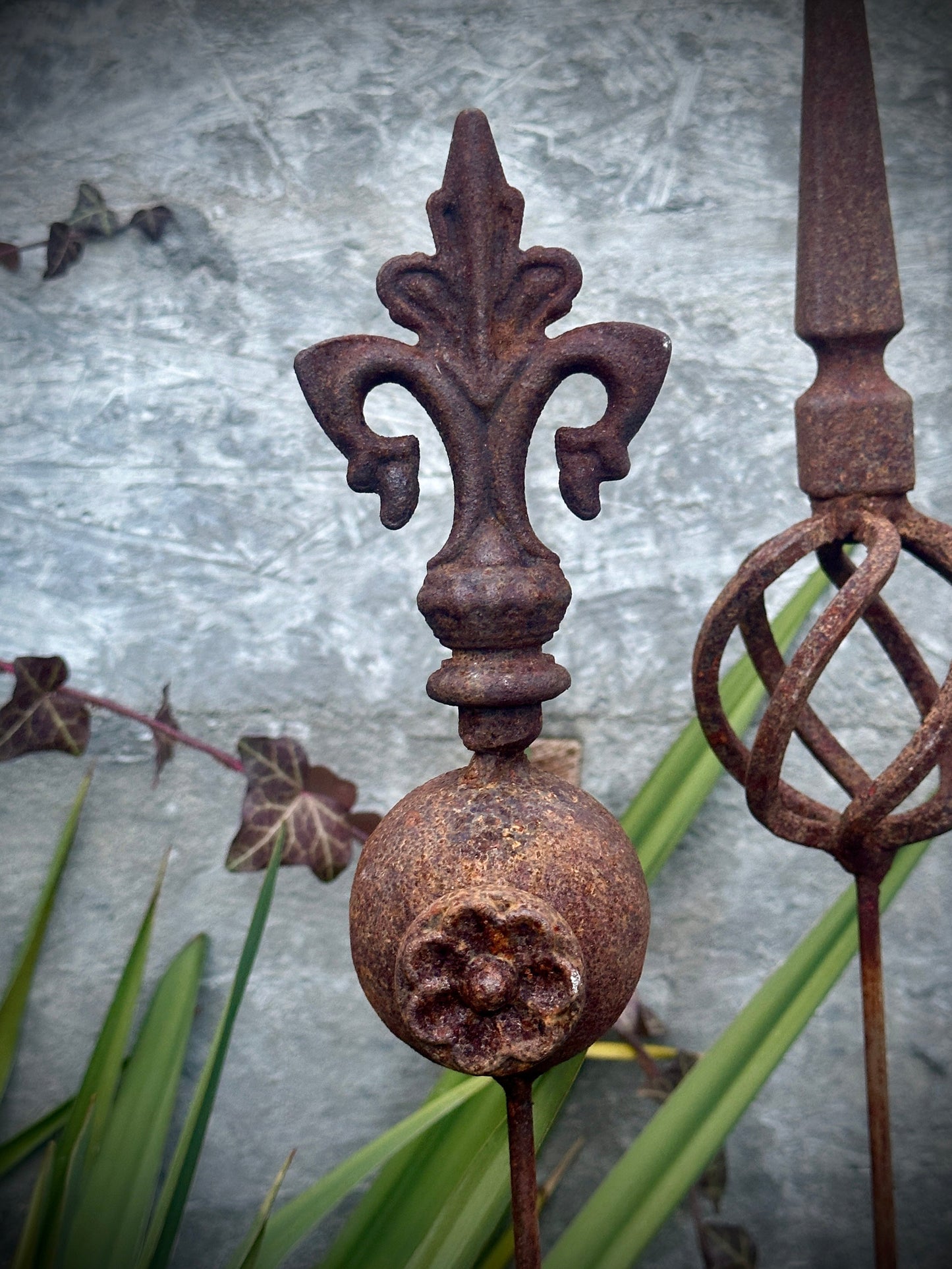 Rusty garden finial, Rusty Metal garden stakes, Metal garden decor, Yard Art, Rustic Yard Stakes, Garden Art, Present Gift Idea Flower Pot