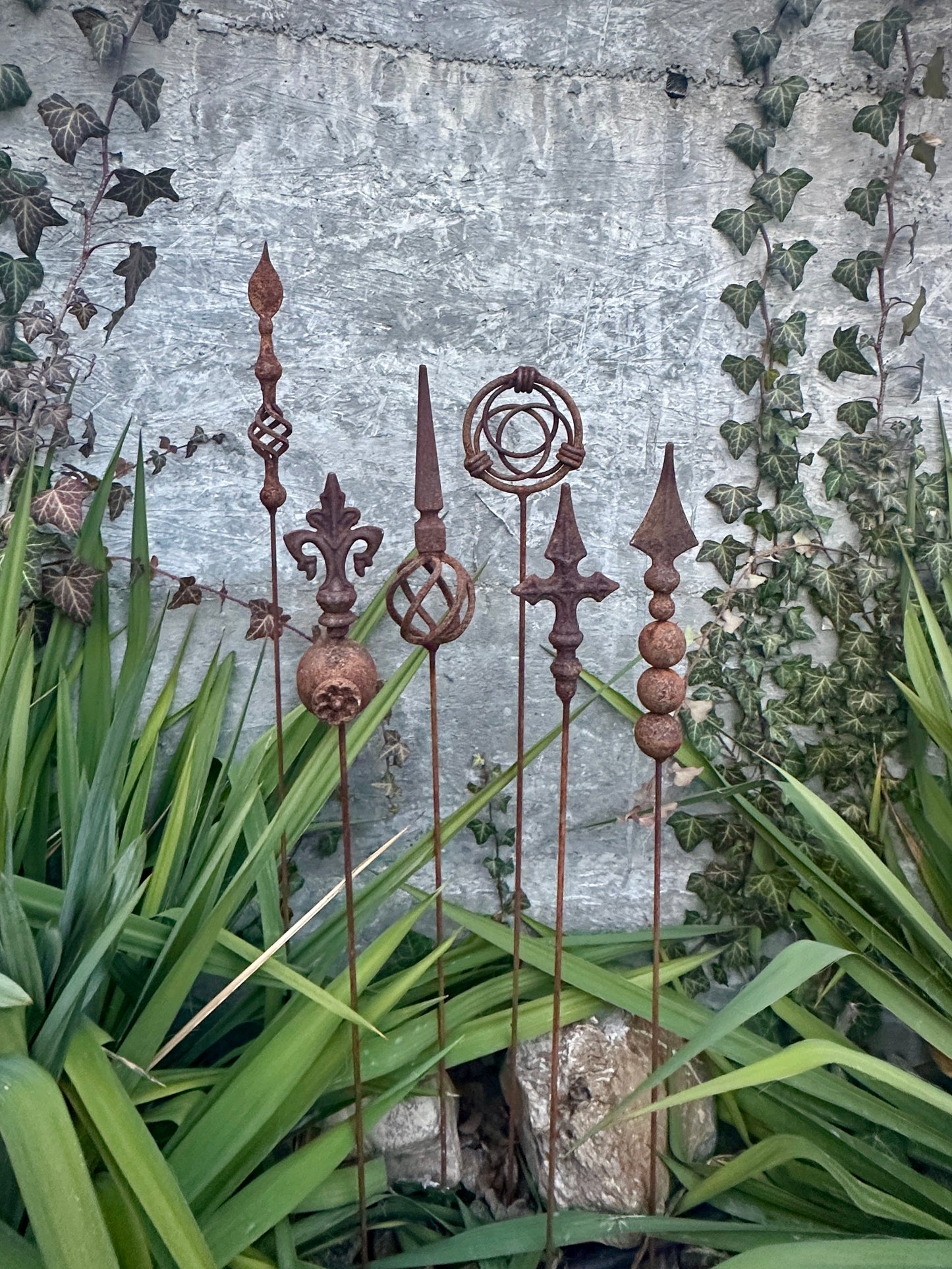 Rusty Set of 6 Metal Peaks, Rusty Metal Garden Stakes, Garden Art, Rustic Garden Stakes, Garden Art, Gift Idea Flower Pot