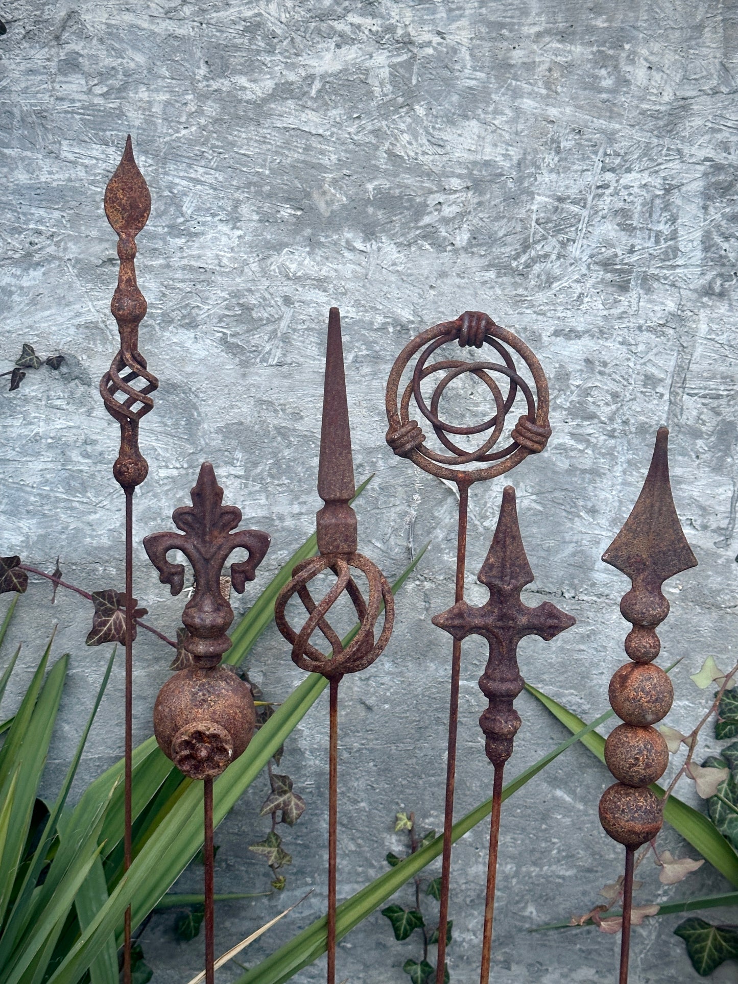 Rusty Set of 6 Metal Peaks, Rusty Metal Garden Stakes, Garden Art, Rustic Garden Stakes, Garden Art, Gift Idea Flower Pot