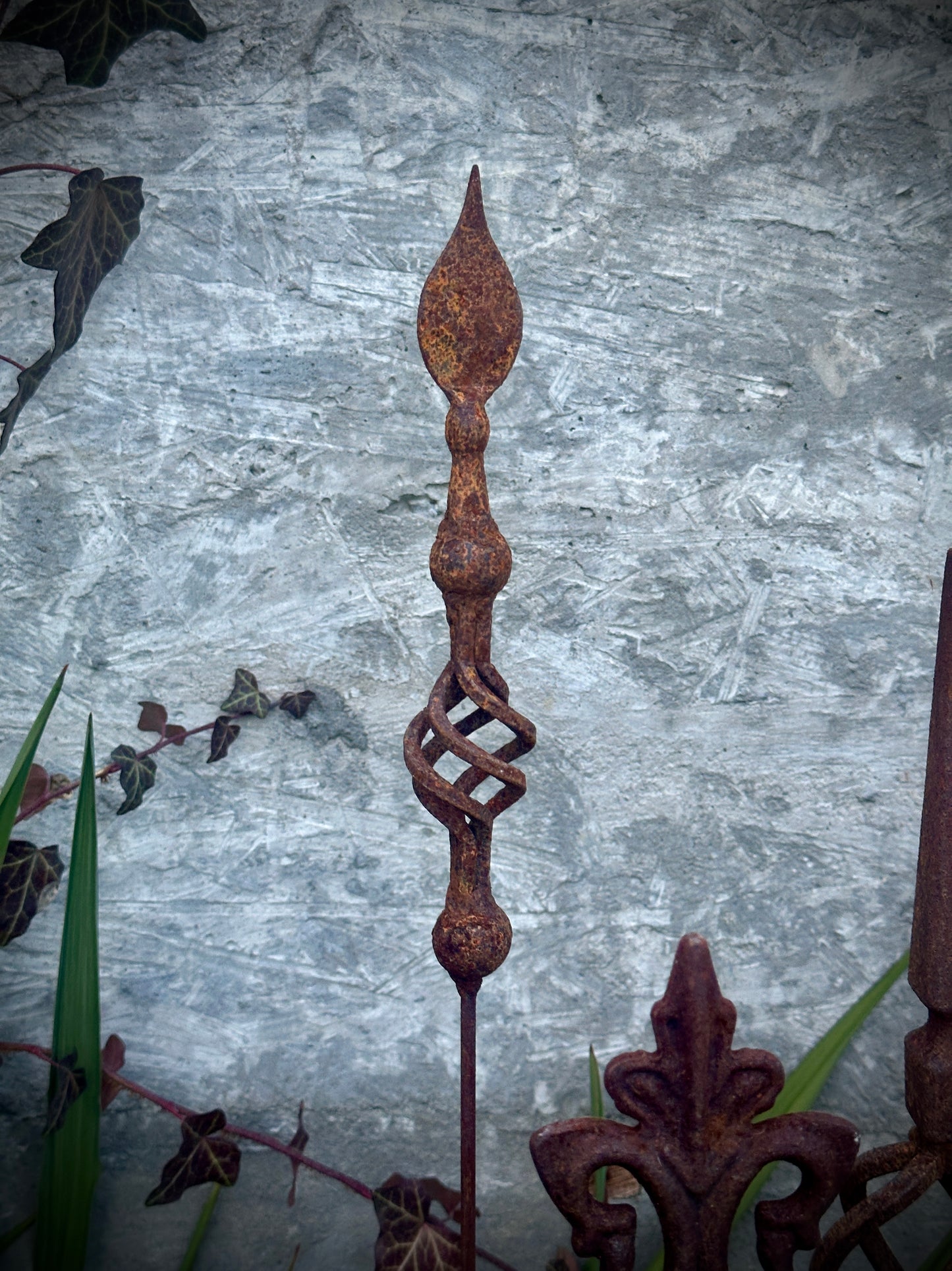 Rusty Set of 6 Metal Peaks, Rusty Metal Garden Stakes, Garden Art, Rustic Garden Stakes, Garden Art, Gift Idea Flower Pot