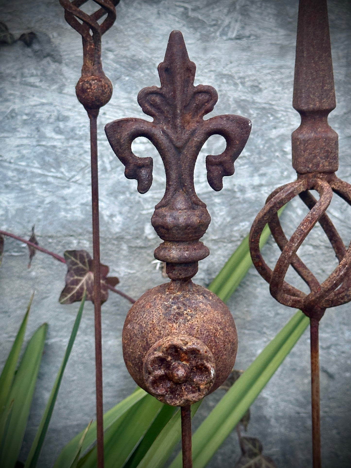 Rusty Set of 6 Metal Peaks, Rusty Metal Garden Stakes, Garden Art, Rustic Garden Stakes, Garden Art, Gift Idea Flower Pot