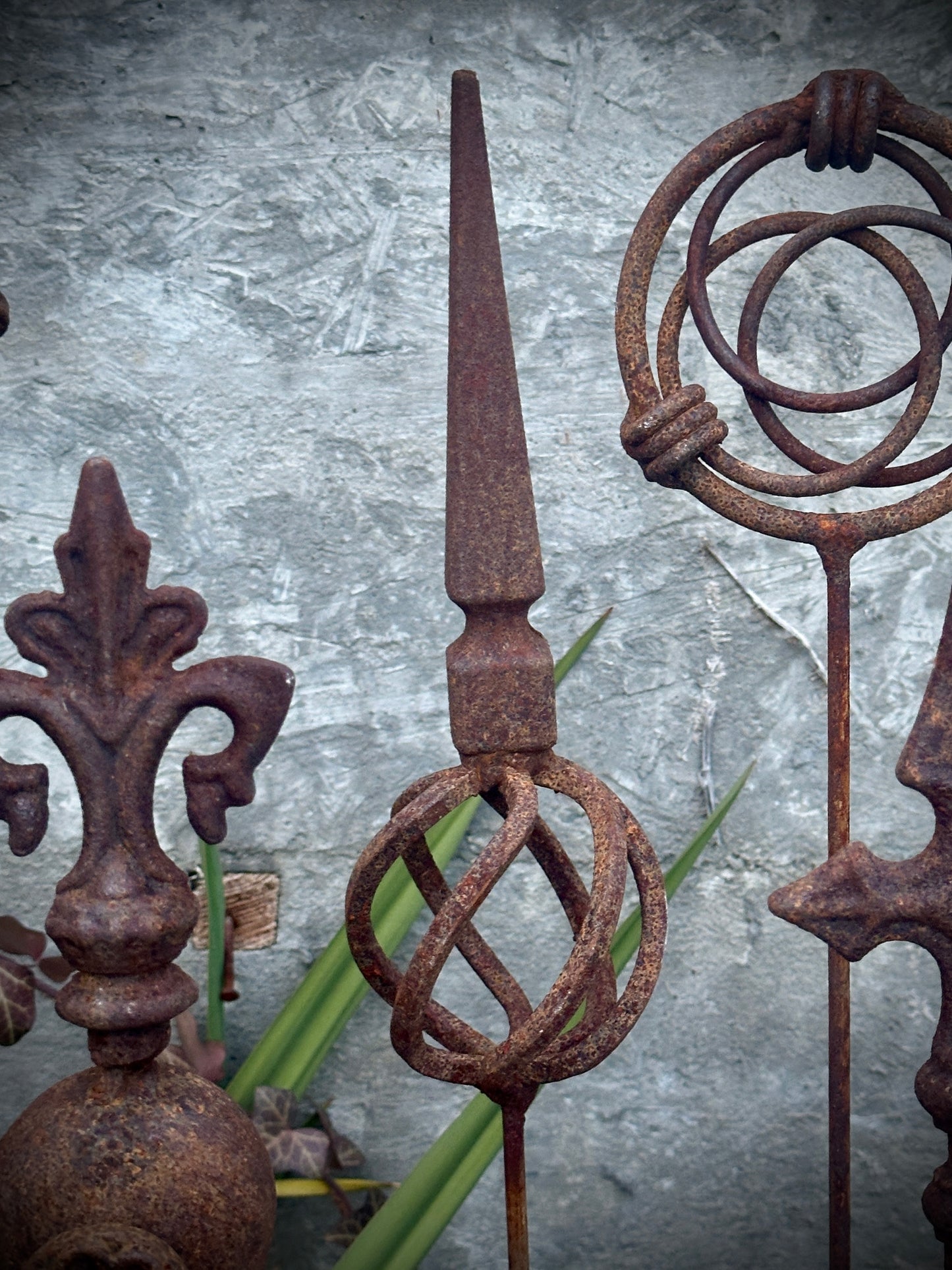 Rusty Set of 6 Metal Peaks, Rusty Metal Garden Stakes, Garden Art, Rustic Garden Stakes, Garden Art, Gift Idea Flower Pot