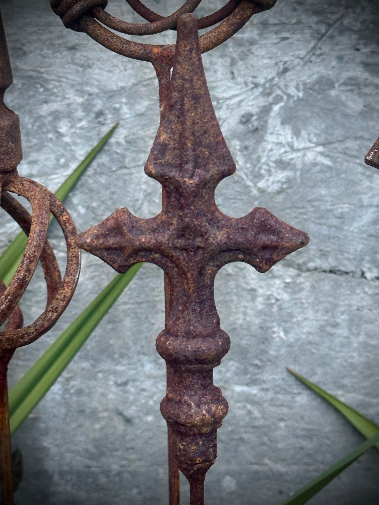 Rusty Set of 6 Metal Peaks, Rusty Metal Garden Stakes, Garden Art, Rustic Garden Stakes, Garden Art, Gift Idea Flower Pot