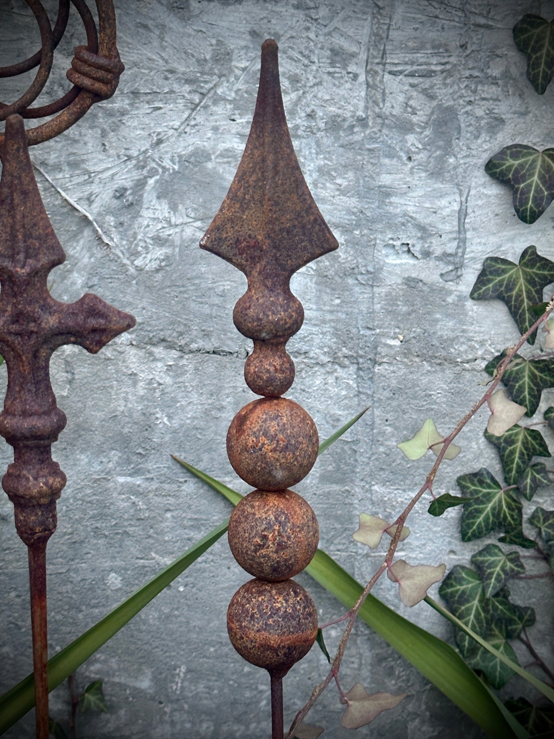 Rusty Set of 6 Metal Peaks, Rusty Metal Garden Stakes, Garden Art, Rustic Garden Stakes, Garden Art, Gift Idea Flower Pot