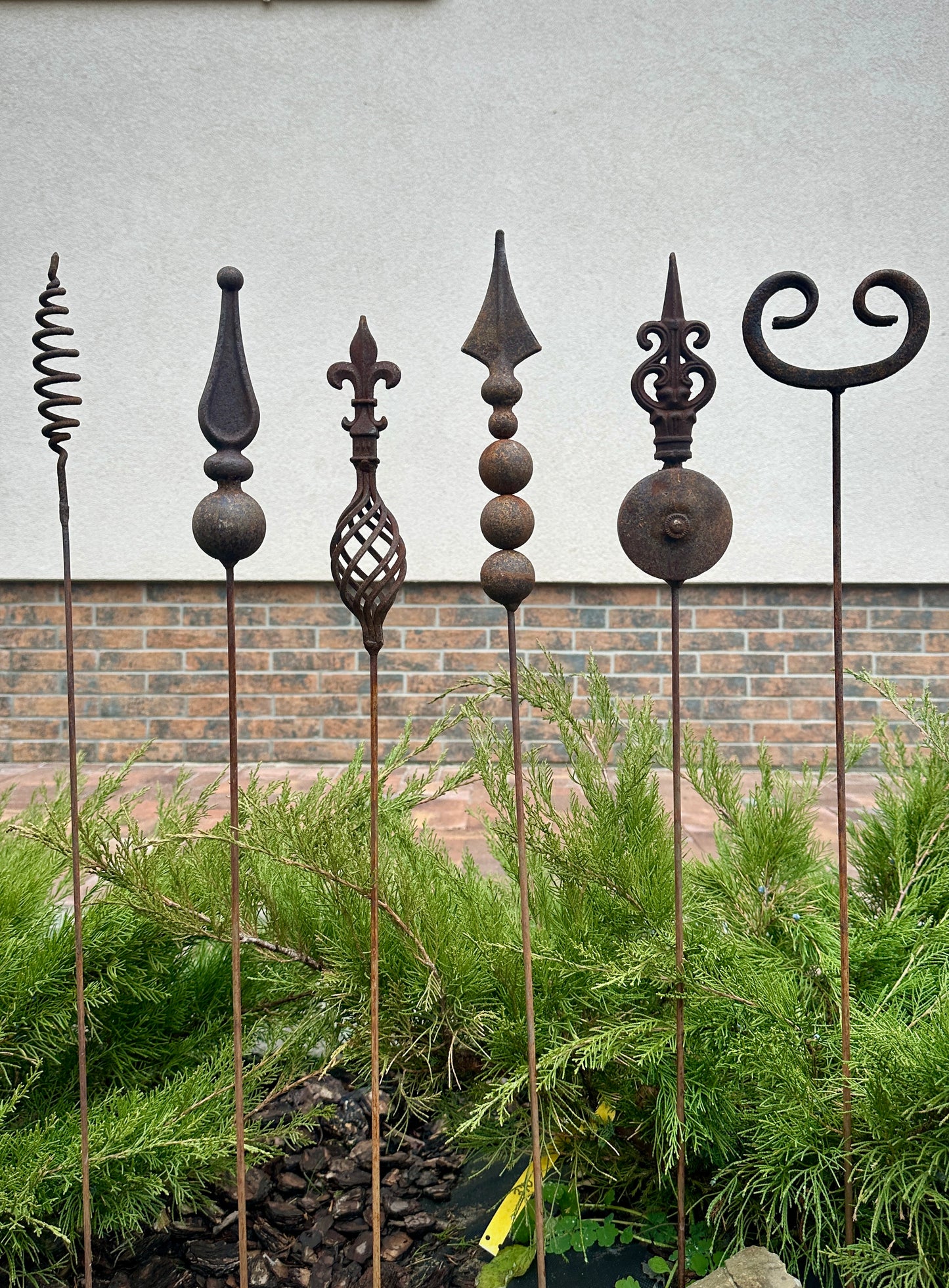 Set of 6 Rustic Metal Garden Stakes – Rusty Peaks, Unique Garden Art, Flower Pot Decor, Gift Idea for Outdoor Spaces