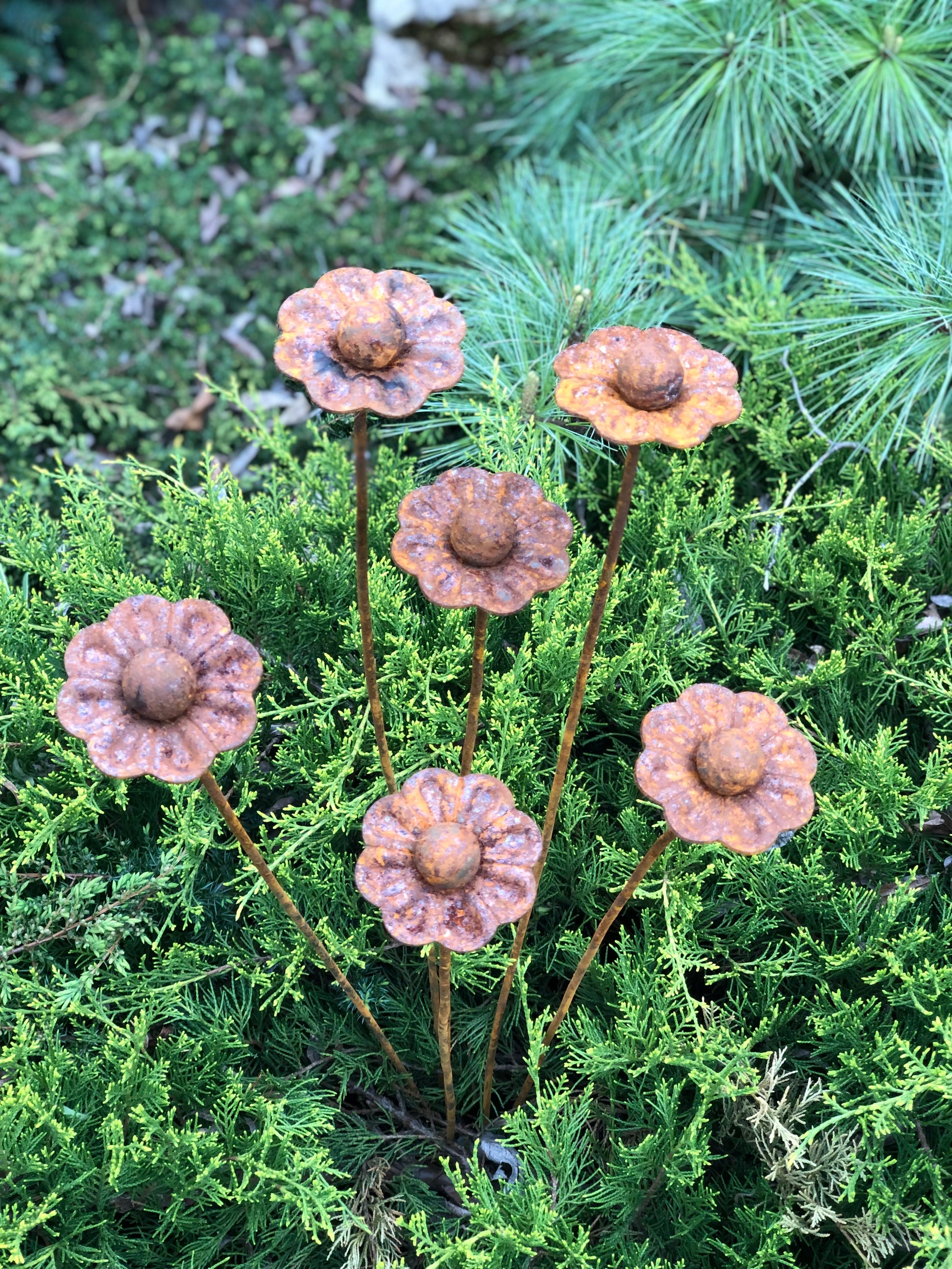 Rusty flowers set of 6, 6 Rusty flowers garden stakes, Metal garden decor, Metal yard art, Outdoor metal decor, Rusty metal garden decor