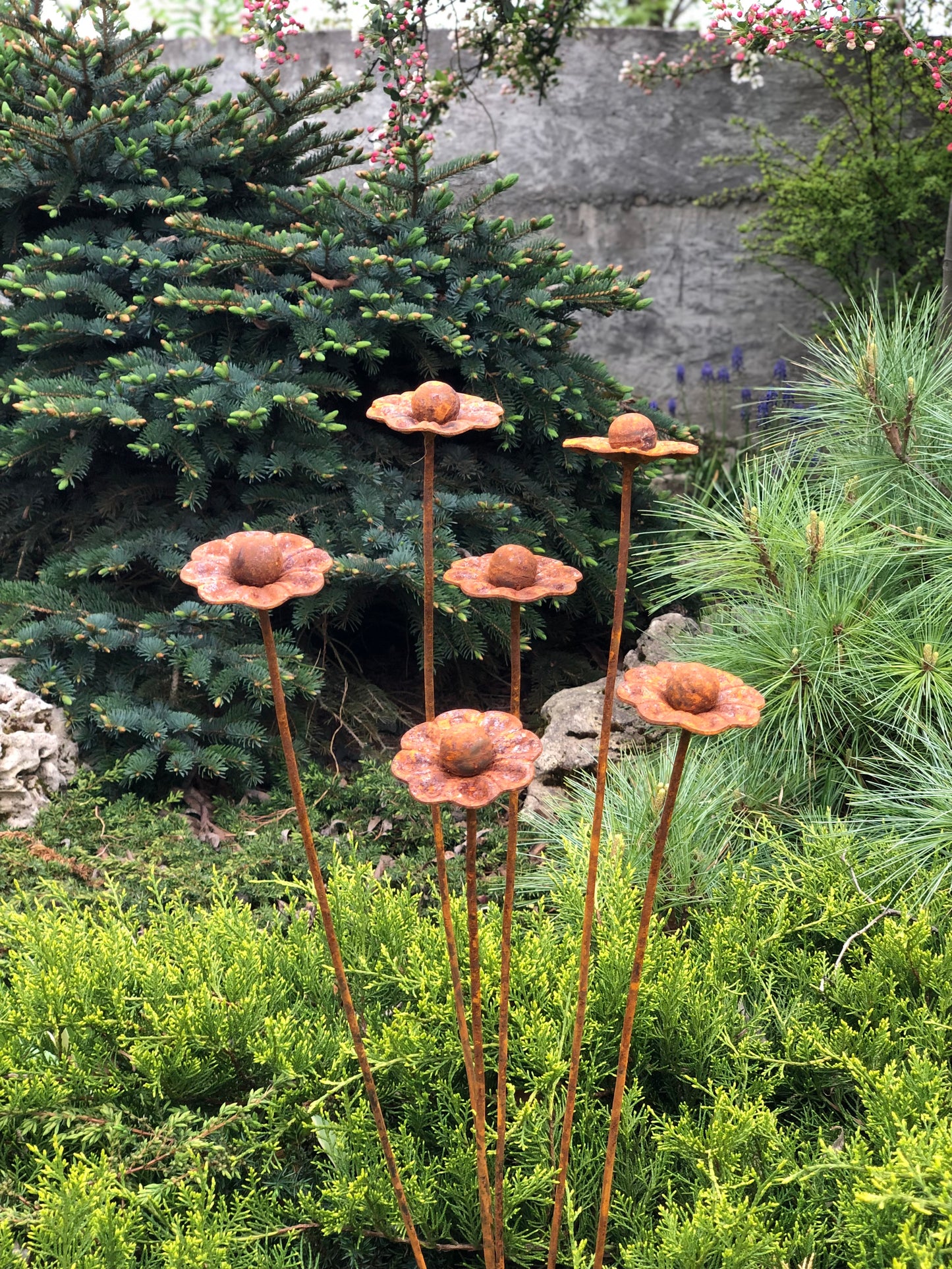 Rusty flowers set of 6, 6 Rusty flowers garden stakes, Metal garden decor, Metal yard art, Outdoor metal decor, Rusty metal garden decor